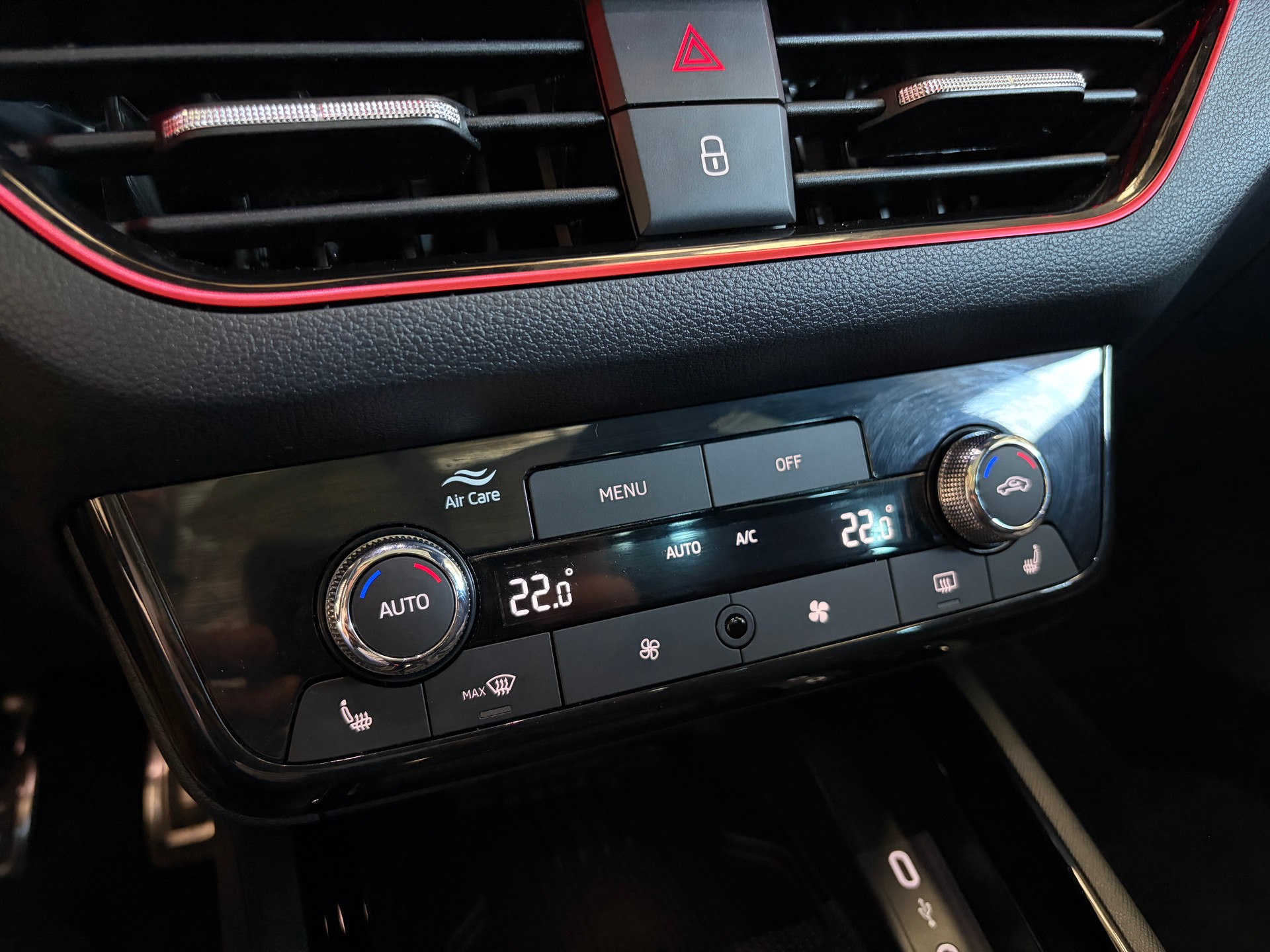 SKODA Scala 1.5 TSI DSG *Monte Carlo* PANORAMA MATRIX KAMERA 18"-image-17