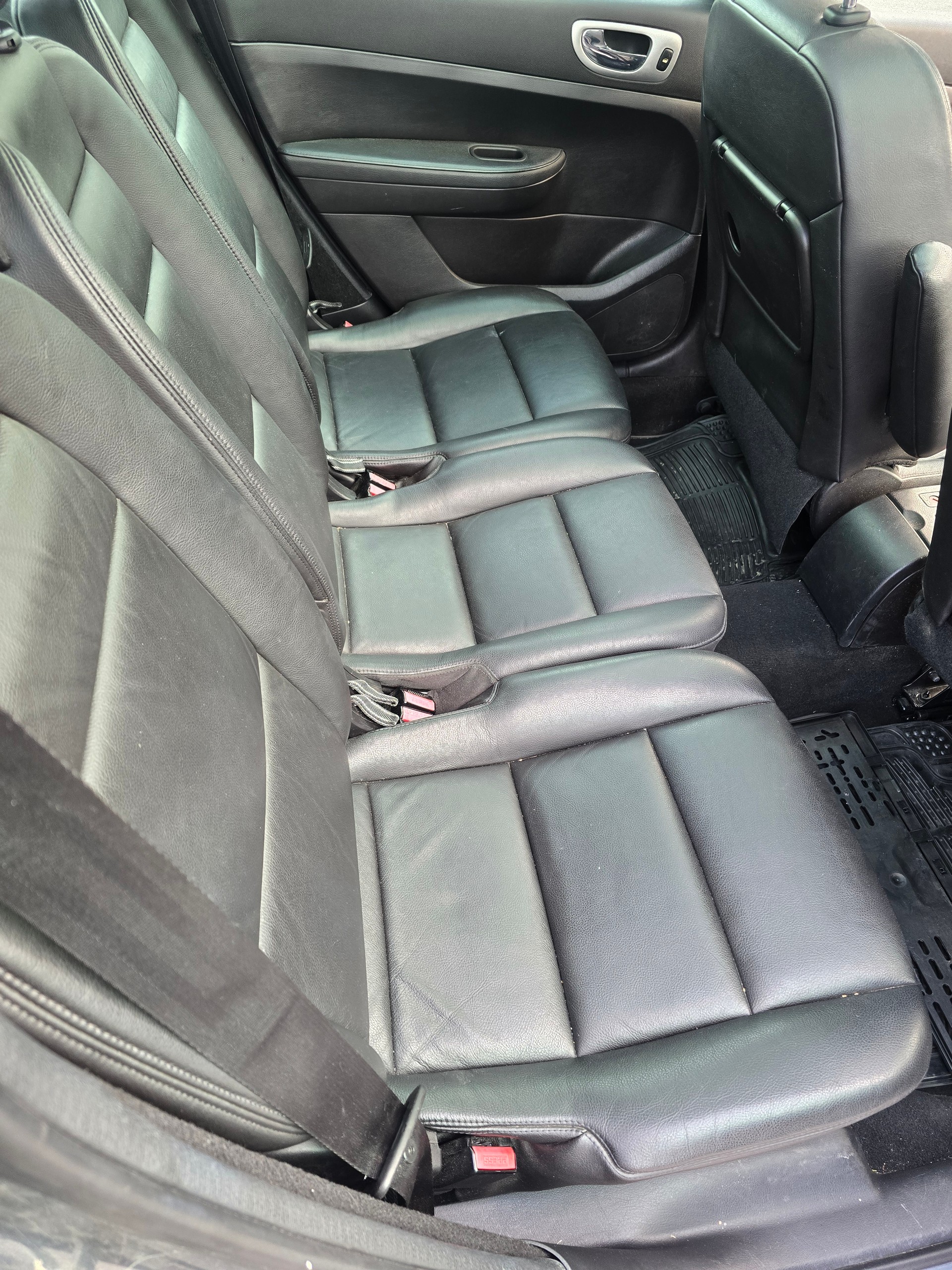 PEUGEOT 307 SW 2.0 HDI Platinum Edition-image-11
