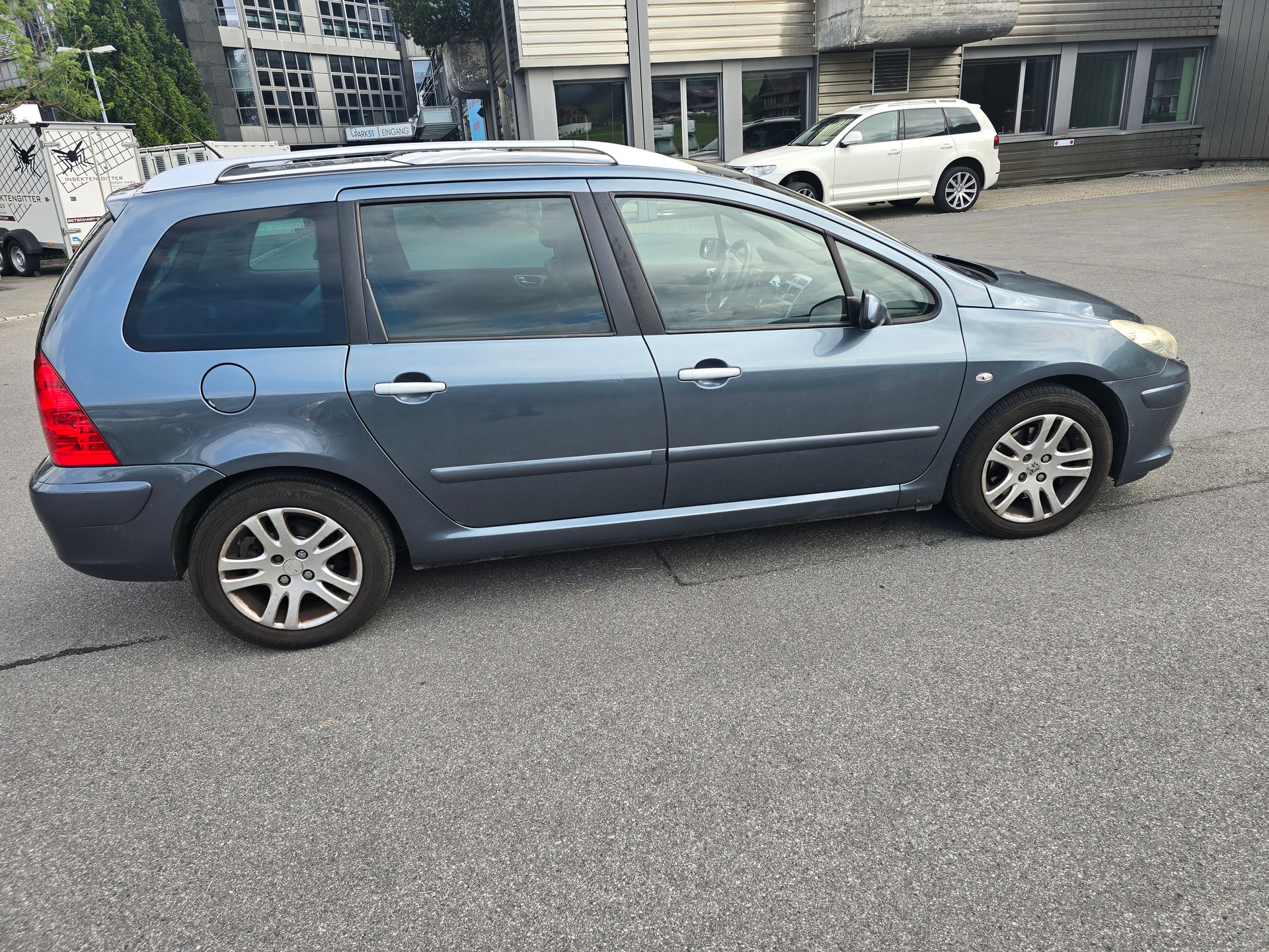 PEUGEOT 307 SW 2.0 HDI Platinum Edition-image-8