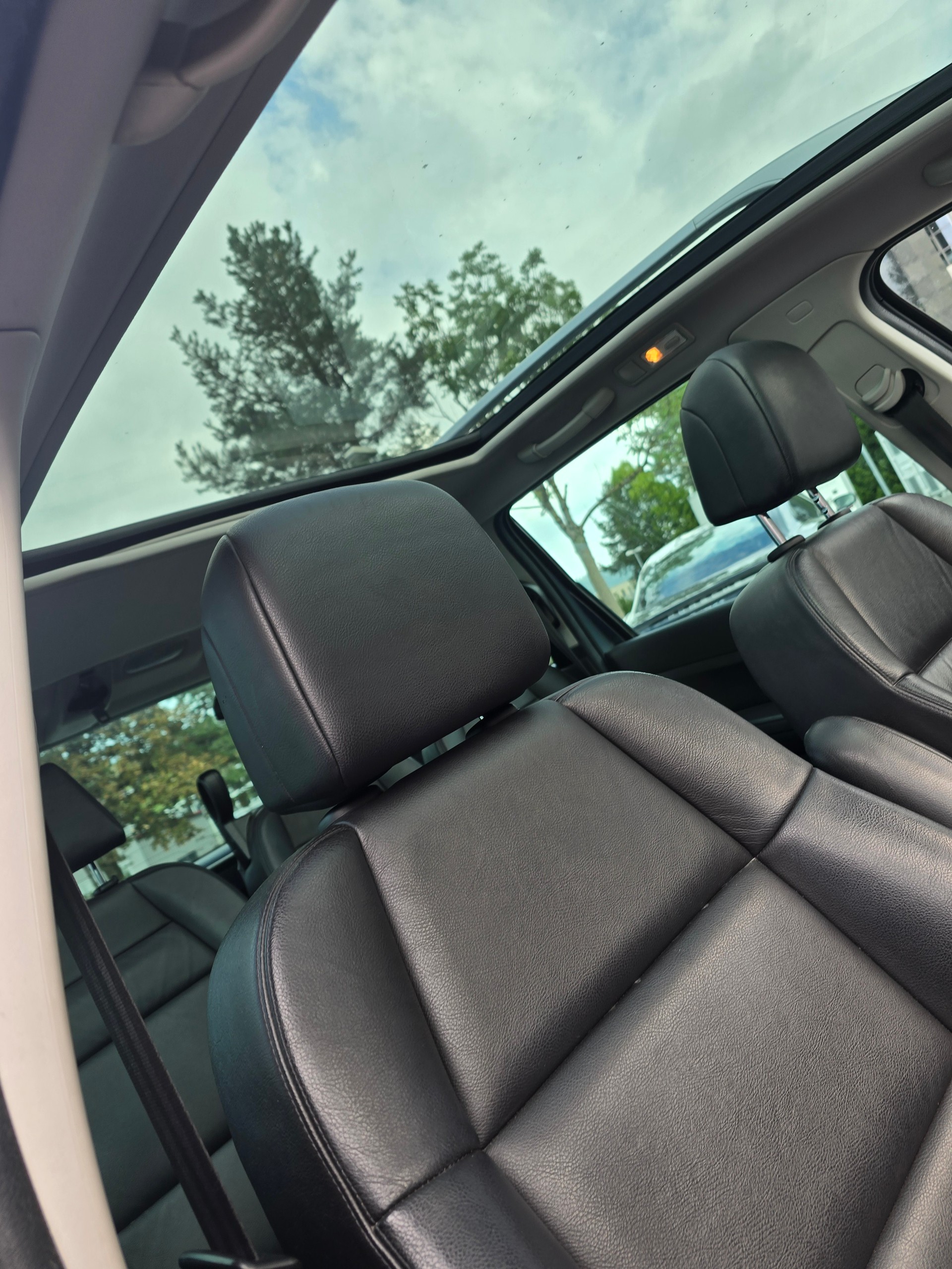PEUGEOT 307 SW 2.0 HDI Platinum Edition-image-12