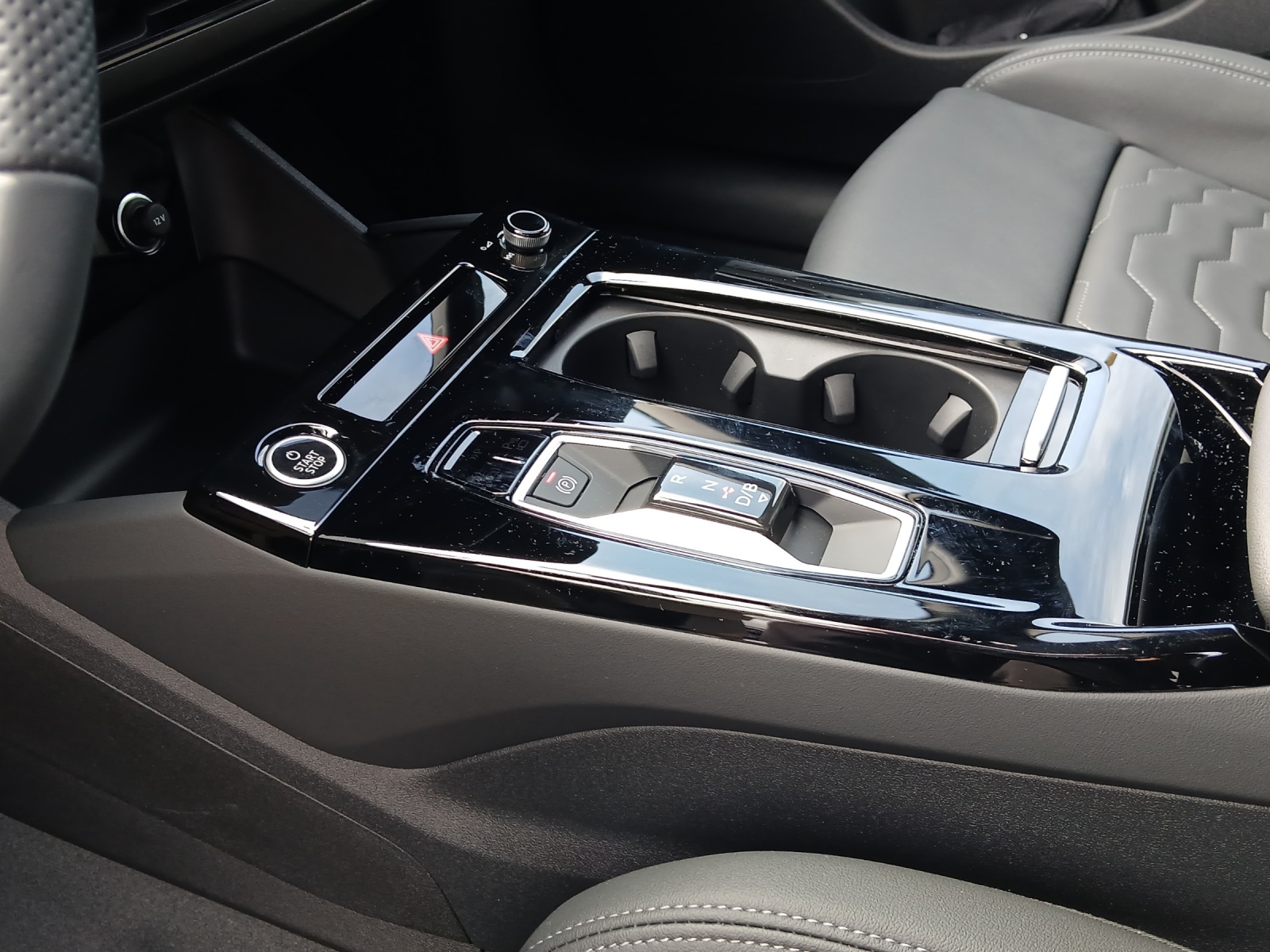 AUDI A6 Avant e-tron quattro-image-15