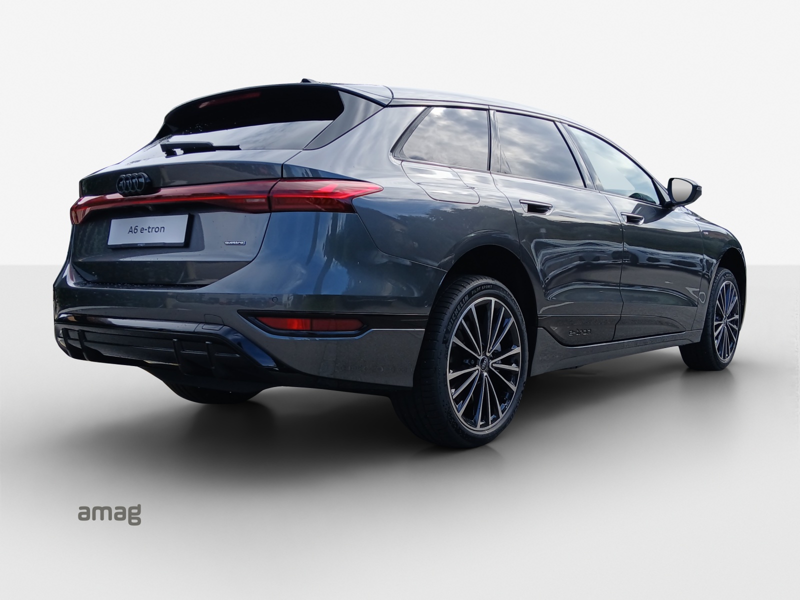 AUDI A6 Avant e-tron quattro-image-4