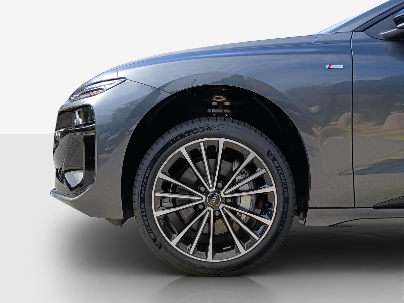 AUDI A6 Avant e-tron quattro-image-13