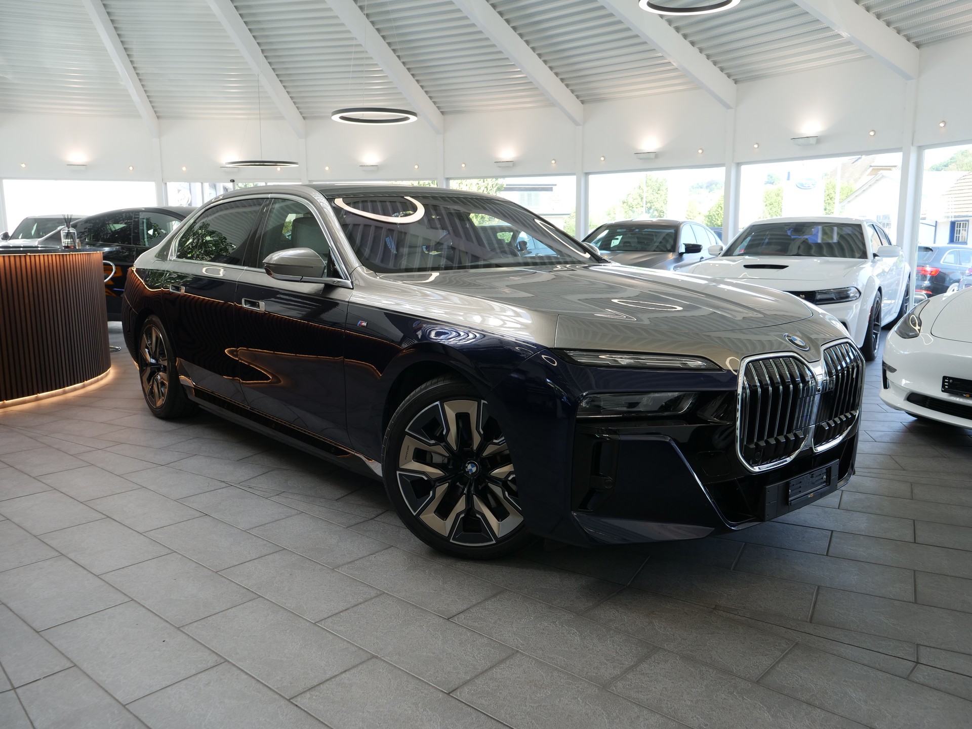 BMW i7 xDrive 60 M Sport-showroom-element-3
