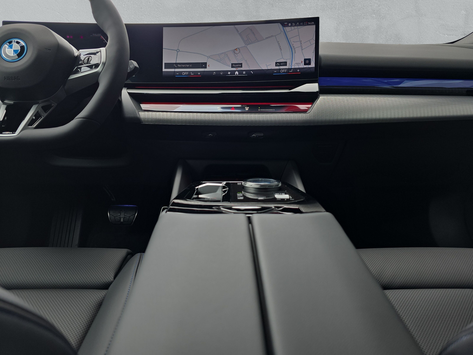 BMW 530e xDrive Touring M Sport Steptronic-image-17