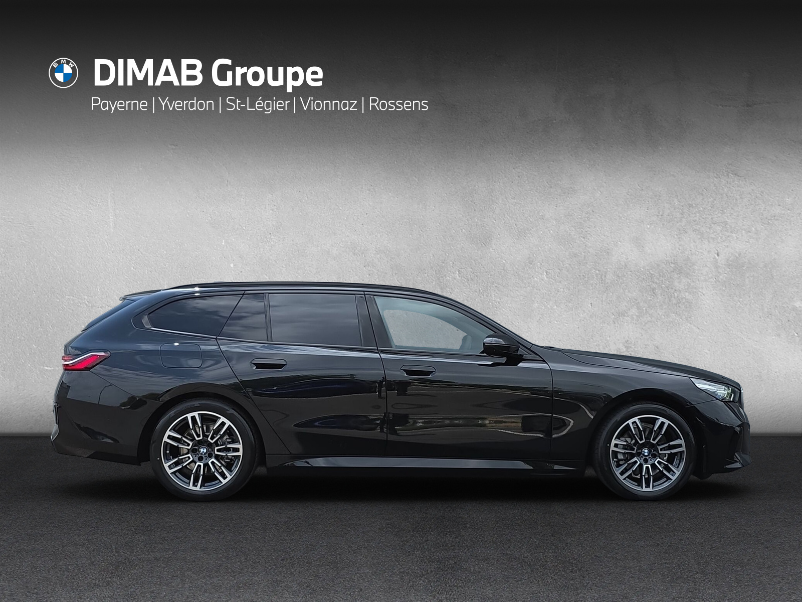BMW 530e xDrive Touring M Sport Steptronic-image-5