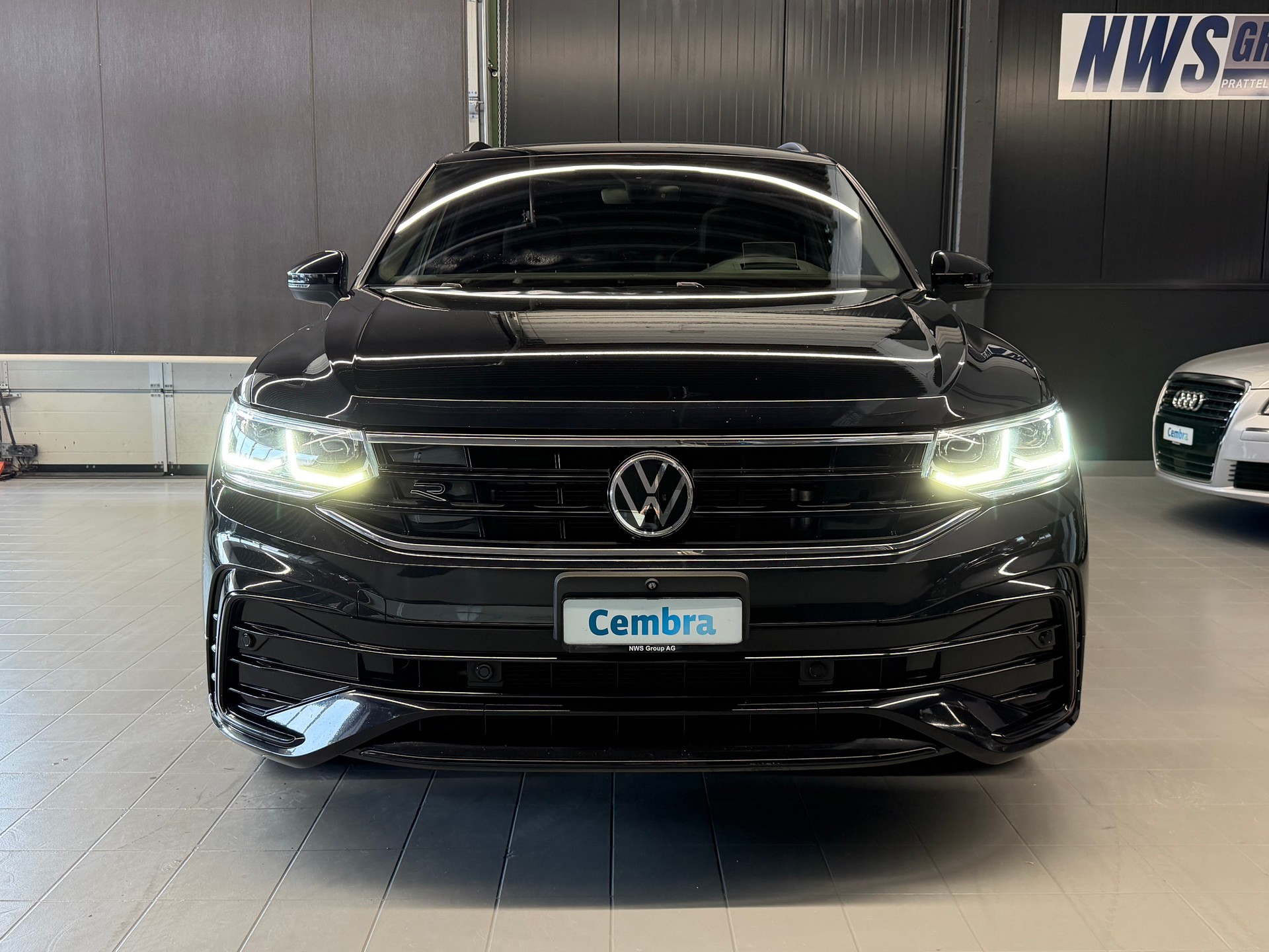 VW Tiguan 2.0 TDI SCR R-Line 4Motion DSG-image-2