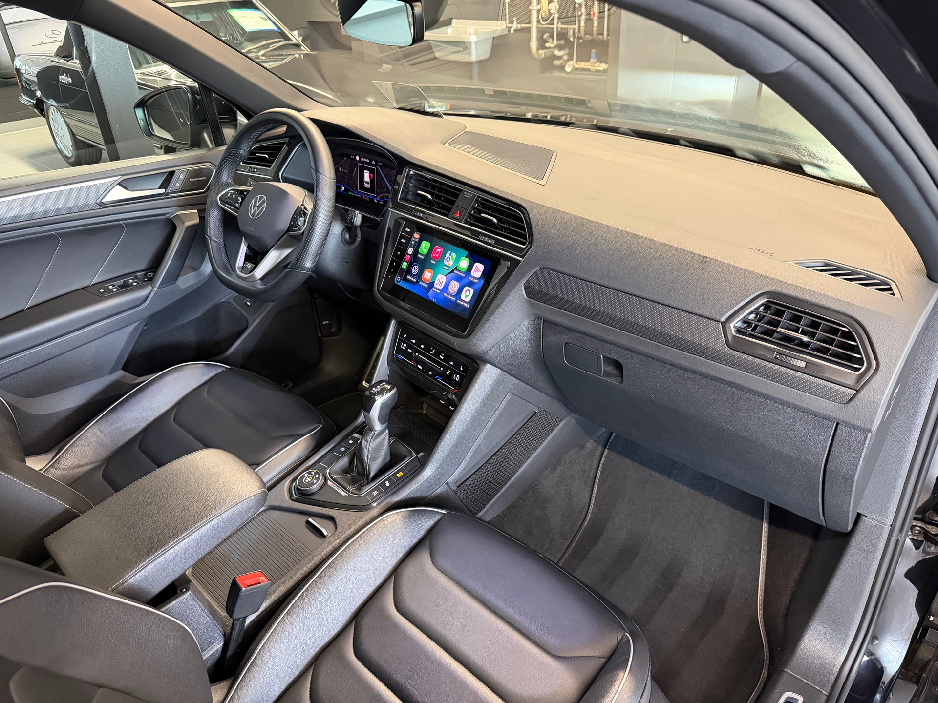 VW Tiguan 2.0 TDI SCR R-Line 4Motion DSG-image-12