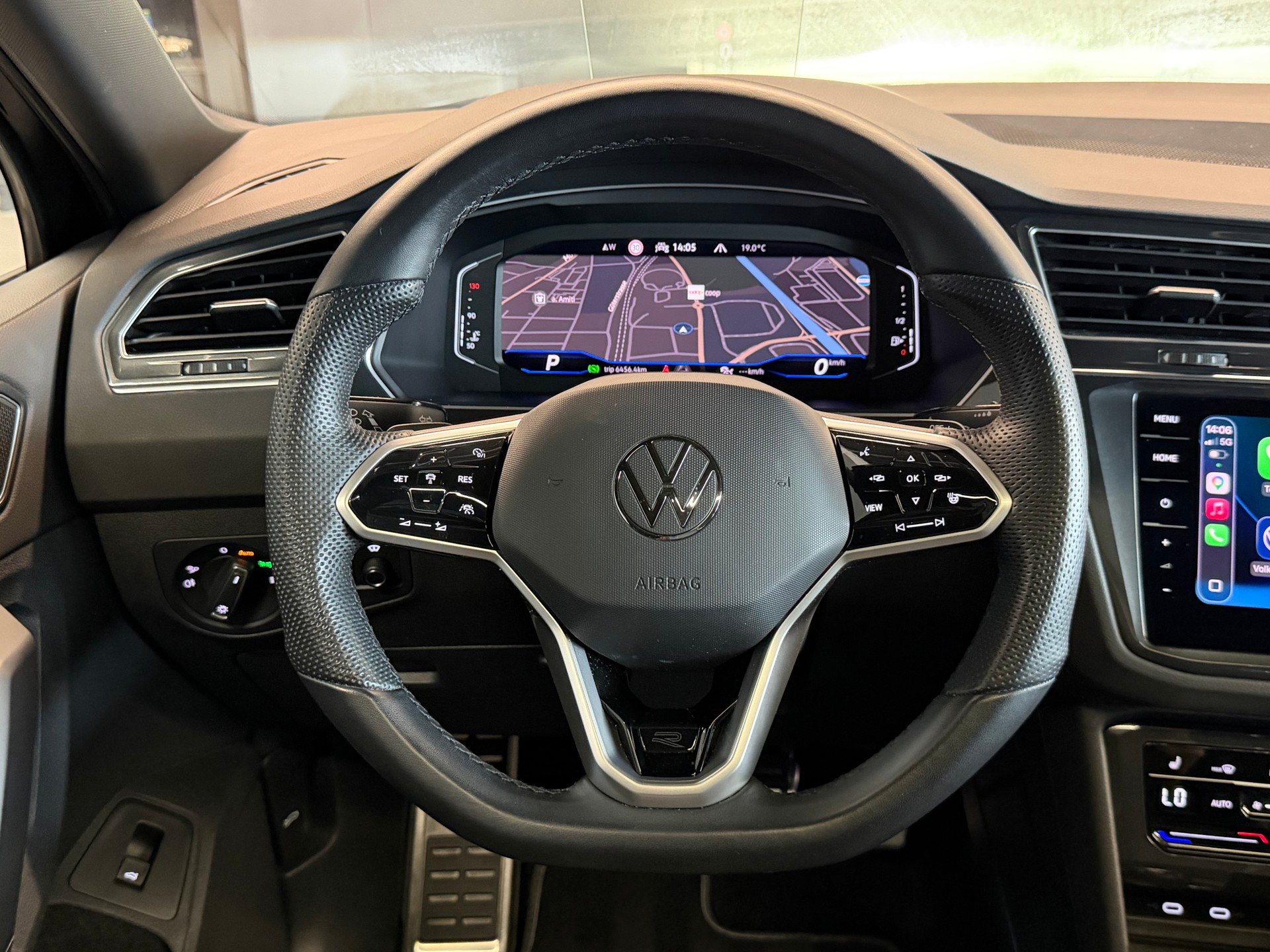 VW Tiguan 2.0 TDI SCR R-Line 4Motion DSG-image-23