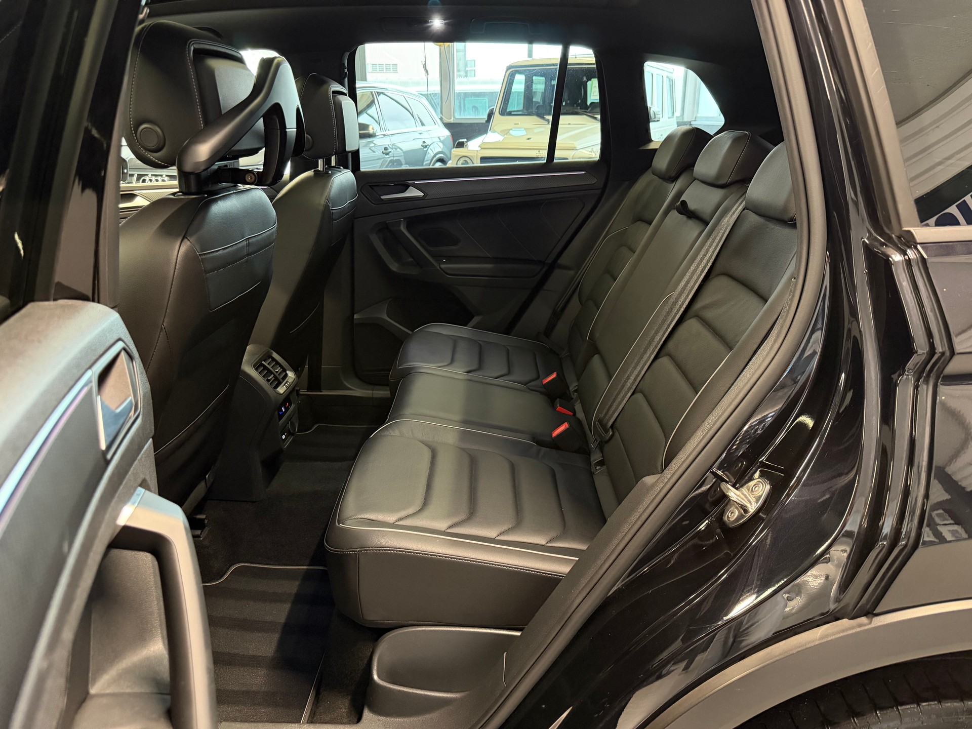 VW Tiguan 2.0 TDI SCR R-Line 4Motion DSG-image-24