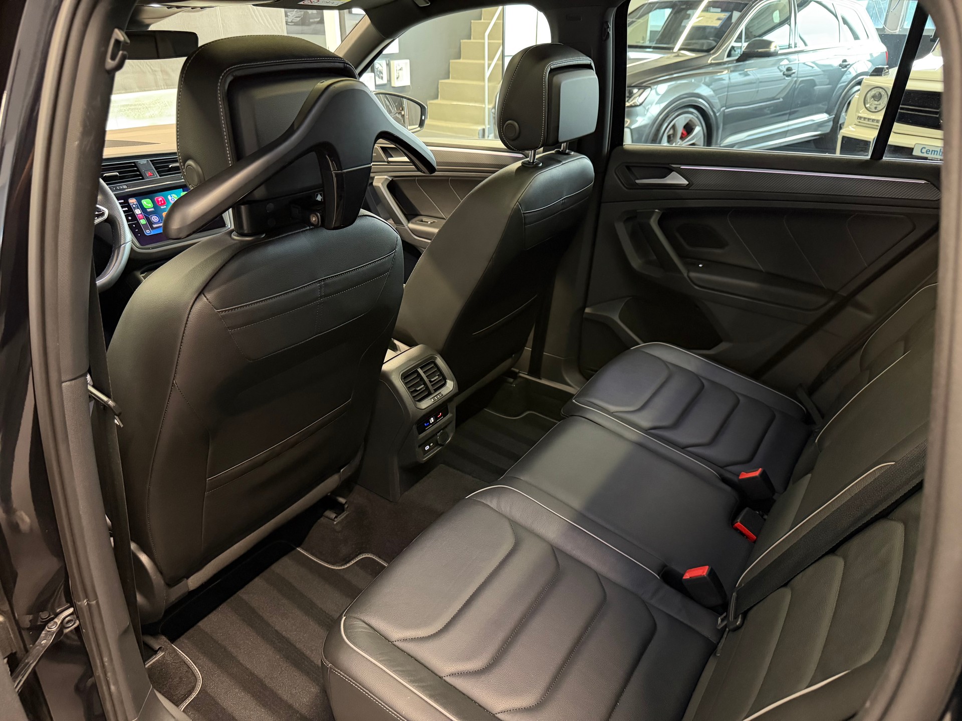 VW Tiguan 2.0 TDI SCR R-Line 4Motion DSG-image-25