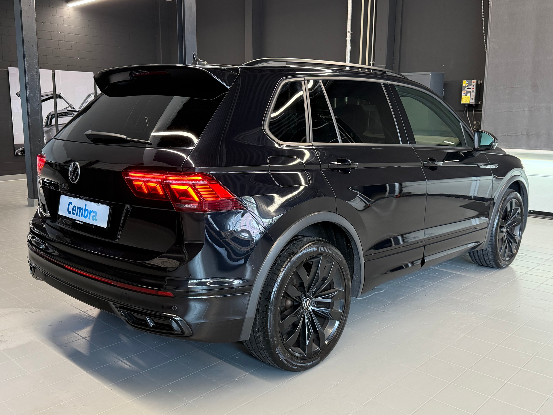 VW Tiguan 2.0 TDI SCR R-Line 4Motion DSG-image-6