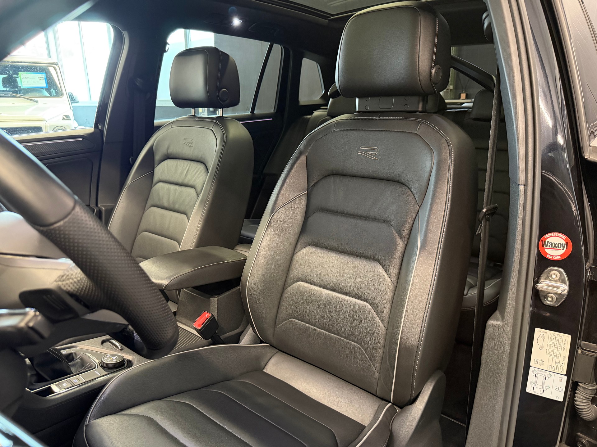 VW Tiguan 2.0 TDI SCR R-Line 4Motion DSG-image-10
