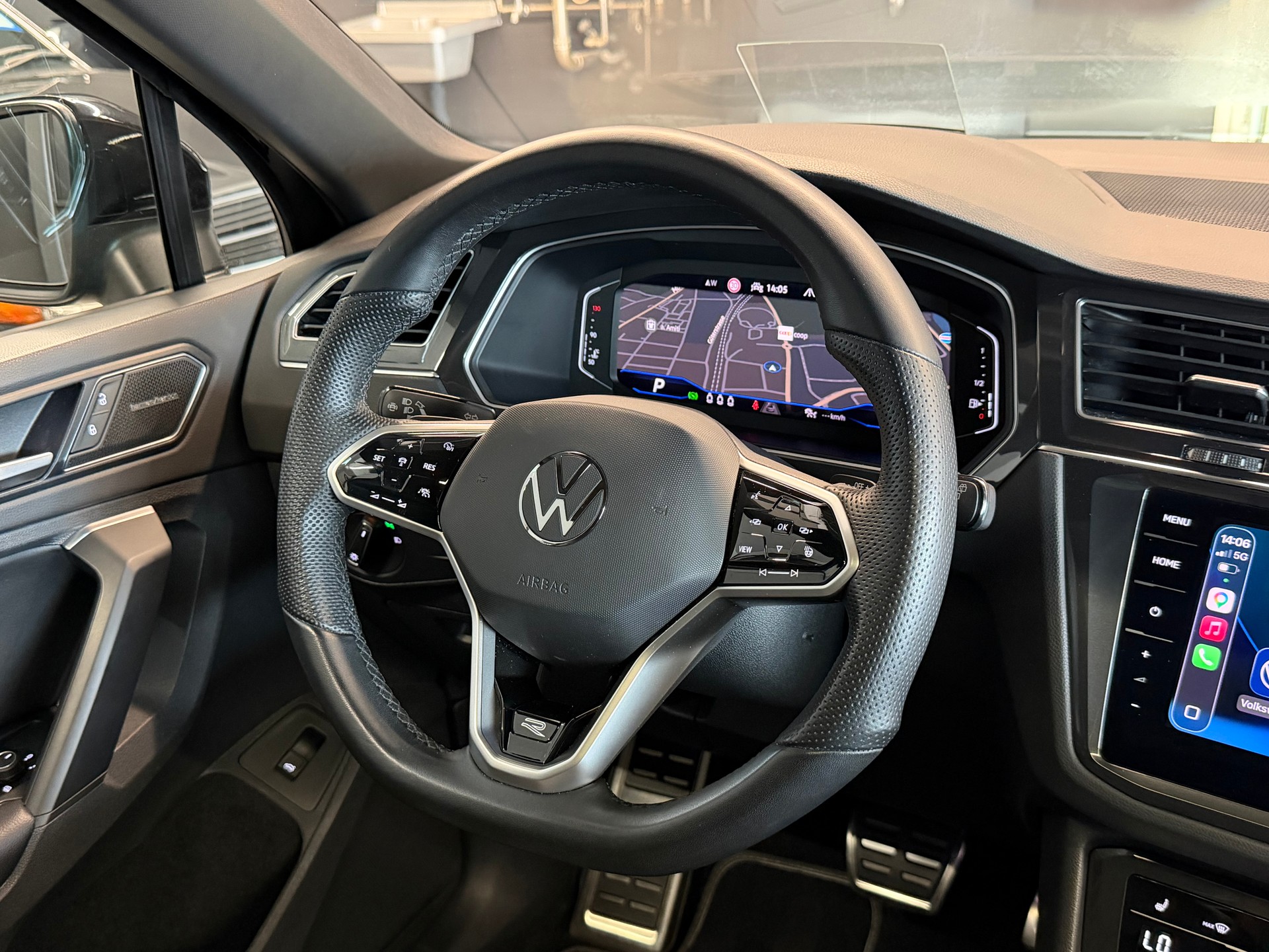 VW Tiguan 2.0 TDI SCR R-Line 4Motion DSG-image-22
