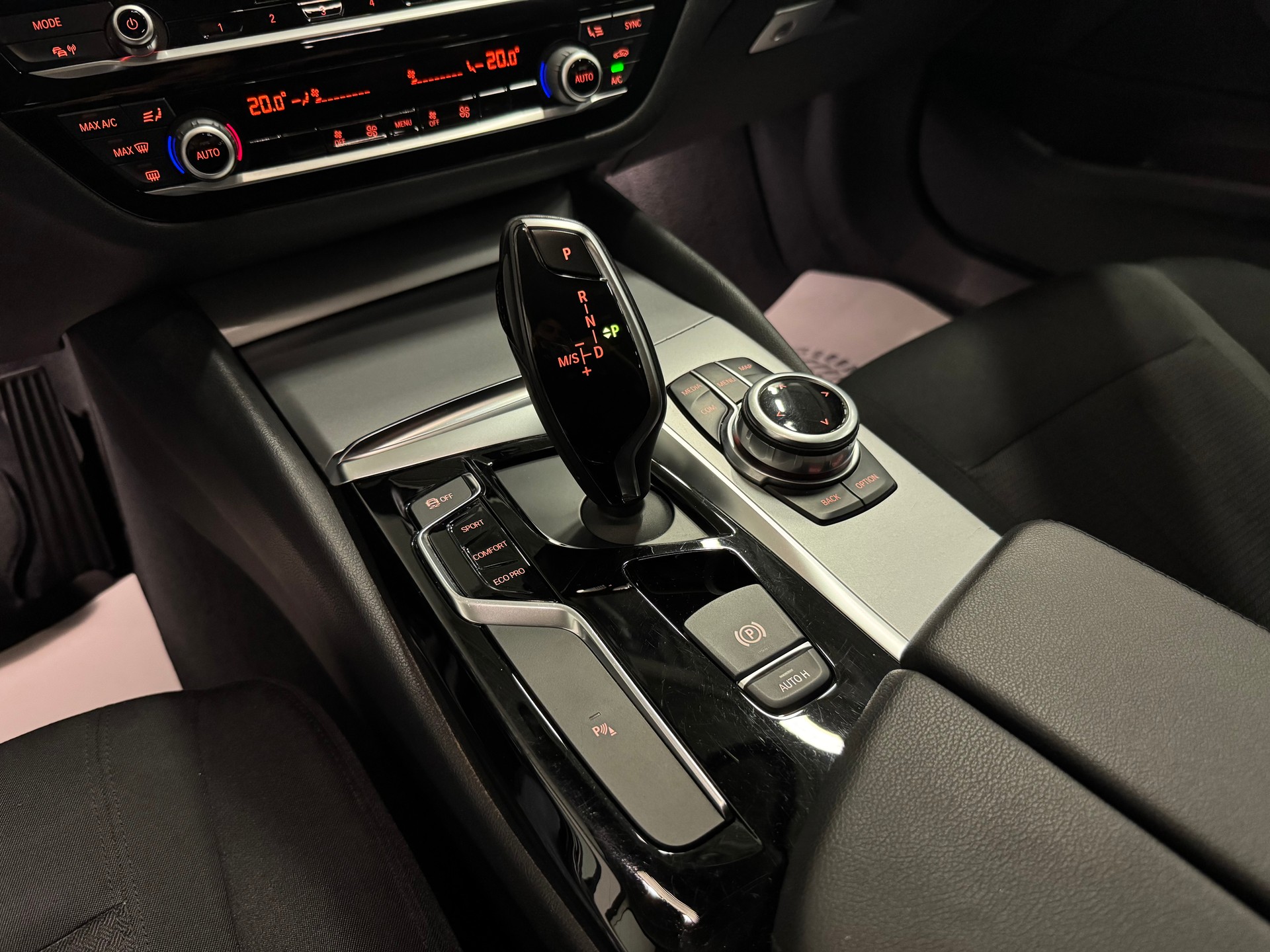 BMW 520d xDrive Touring Steptronic-image-23