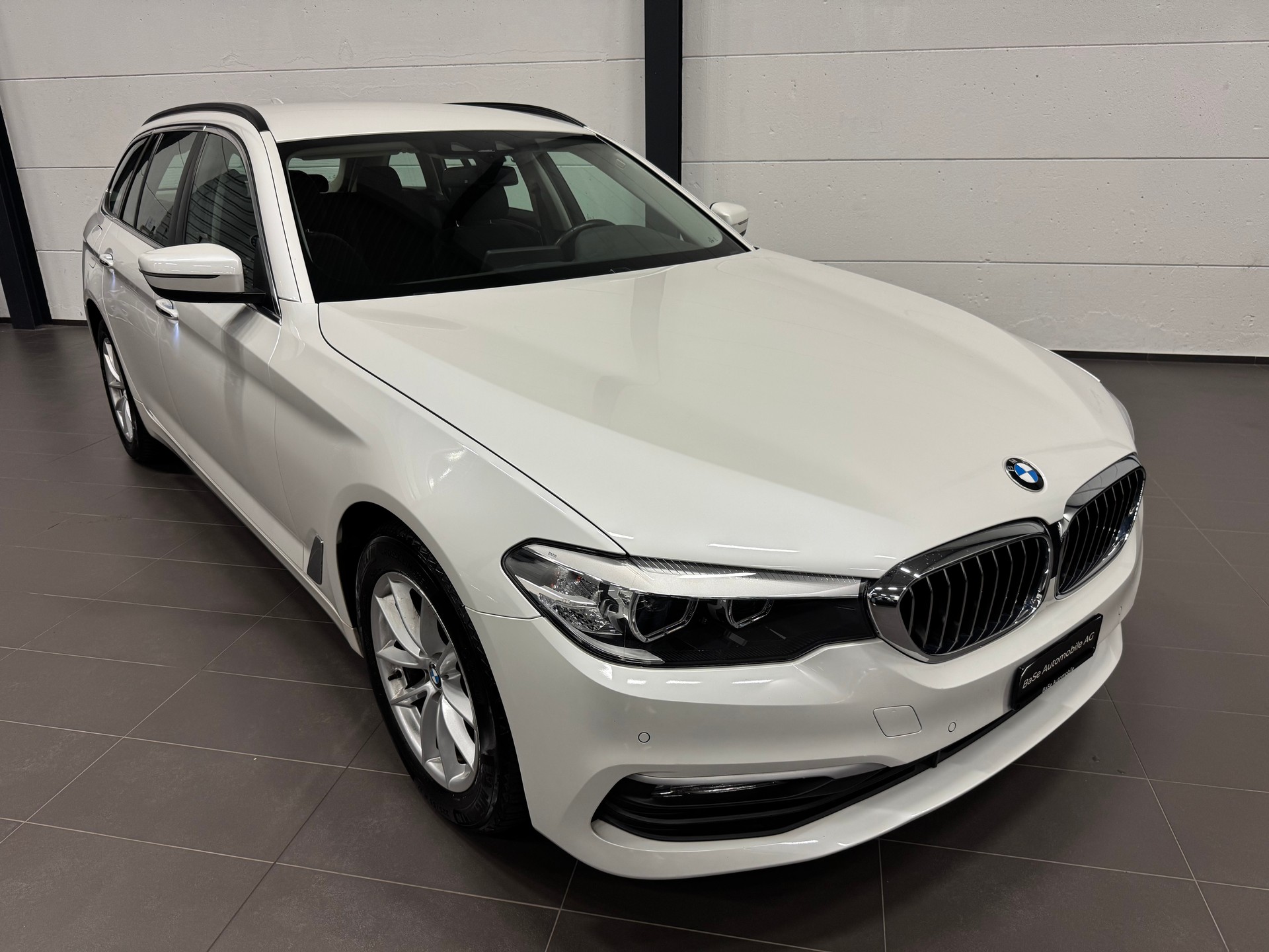 BMW 520d xDrive Touring Steptronic-image-1