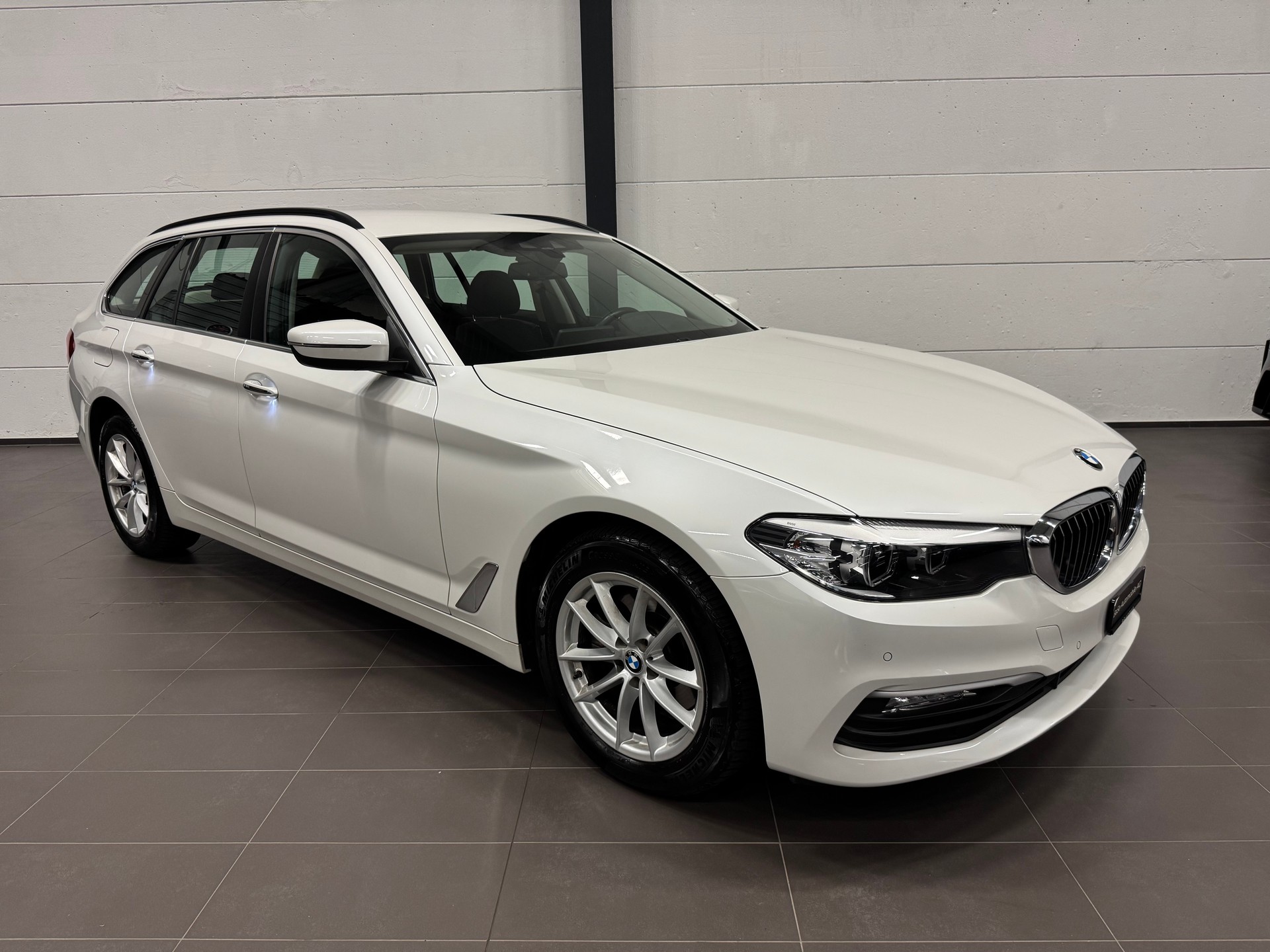 BMW 520d xDrive Touring Steptronic-image-3