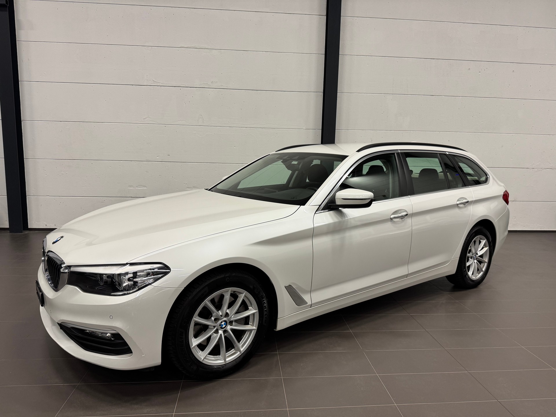BMW 520d xDrive Touring Steptronic-image-2