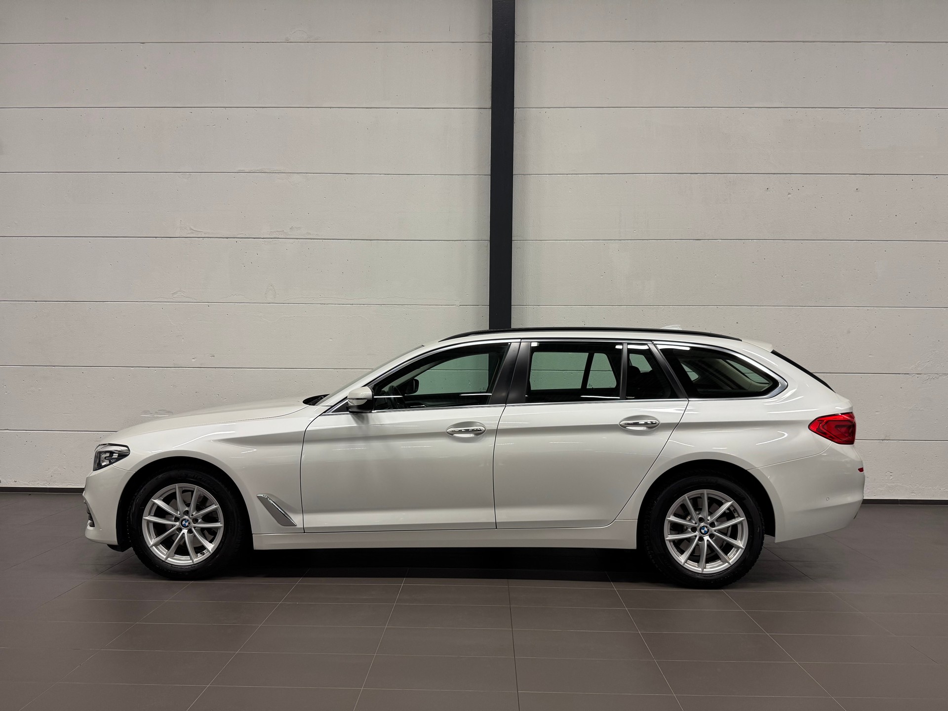 BMW 520d xDrive Touring Steptronic-image-9