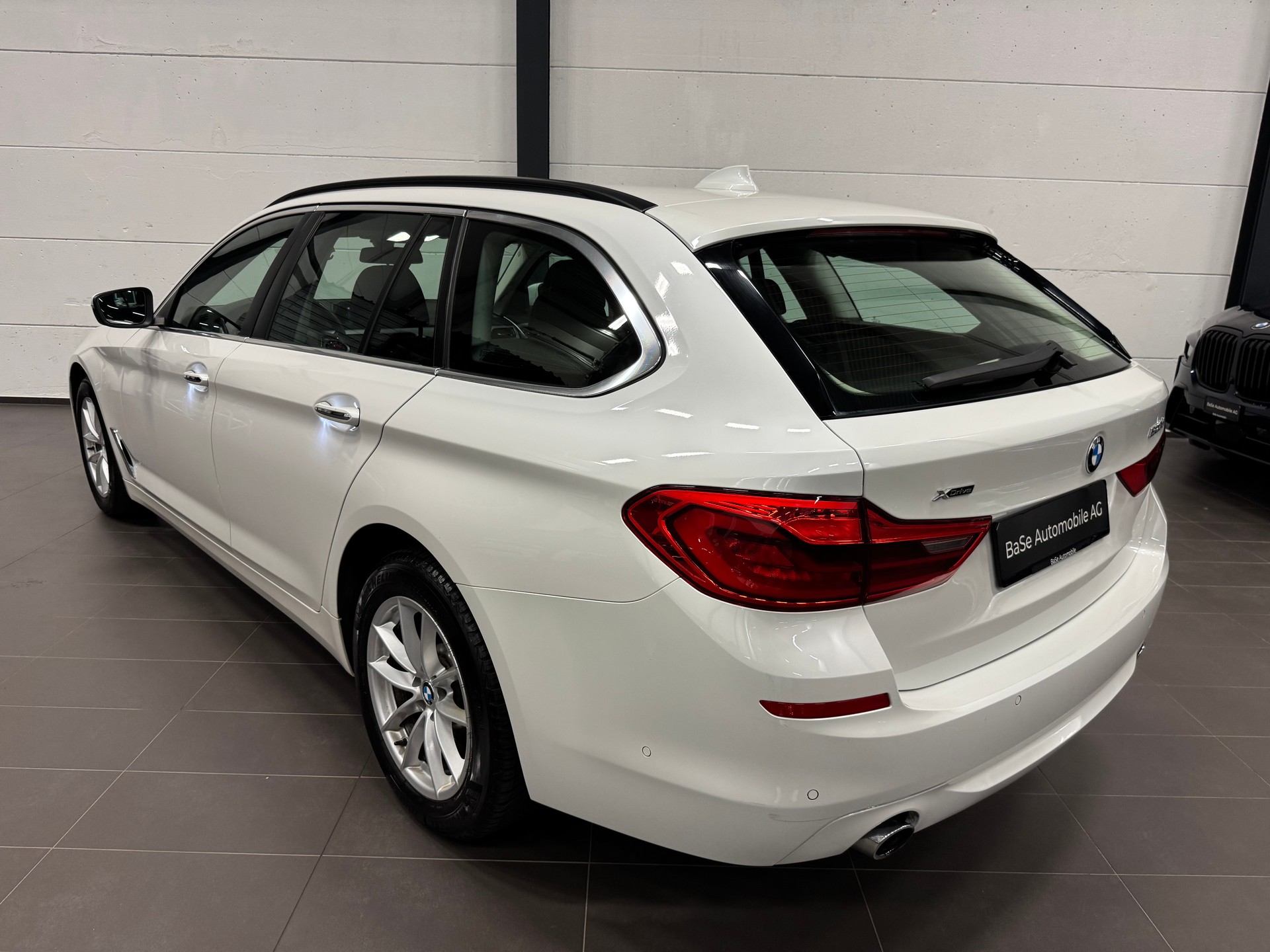BMW 520d xDrive Touring Steptronic-image-12