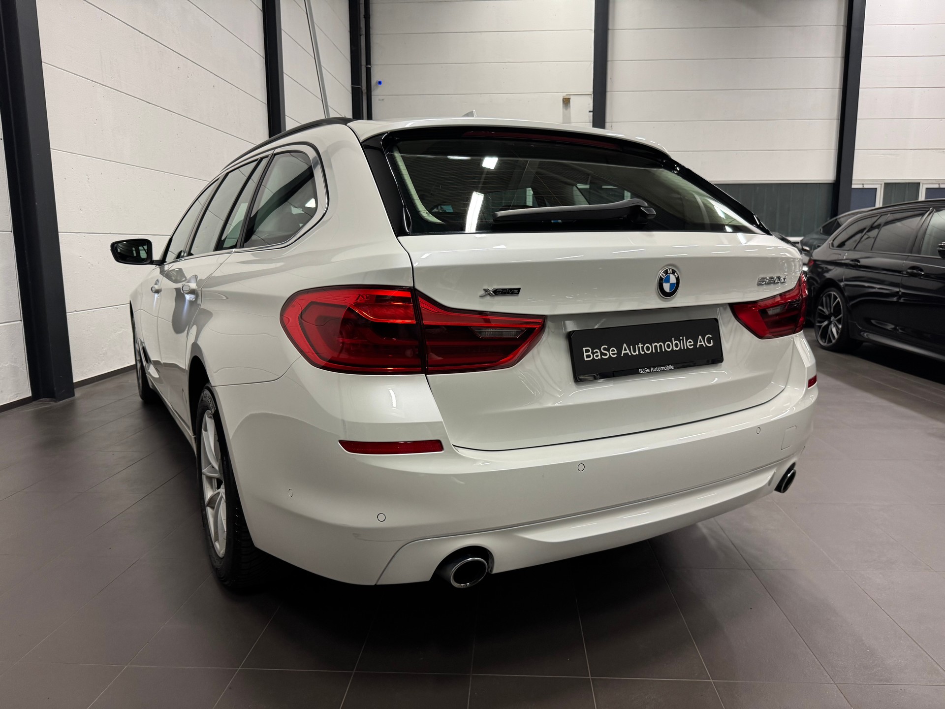 BMW 520d xDrive Touring Steptronic-image-14