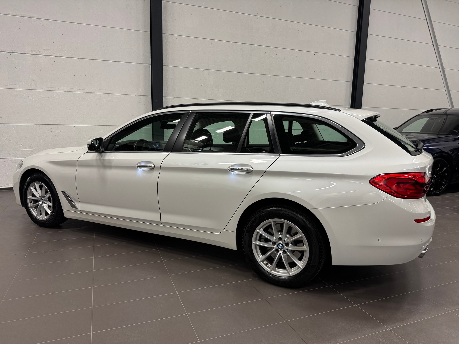 BMW 520d xDrive Touring Steptronic-image-10