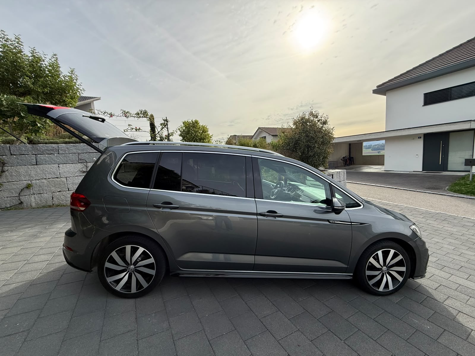 VW 1.5 TSI Highline DSG R-line-image-2