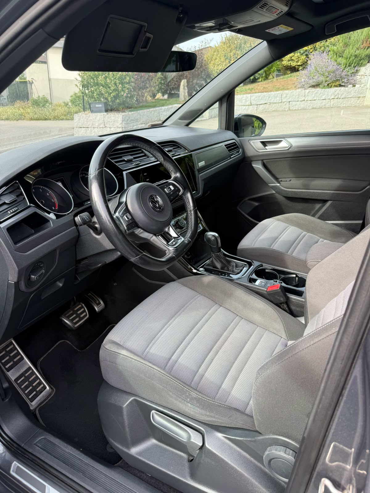 VW 1.5 TSI Highline DSG R-line-image-3