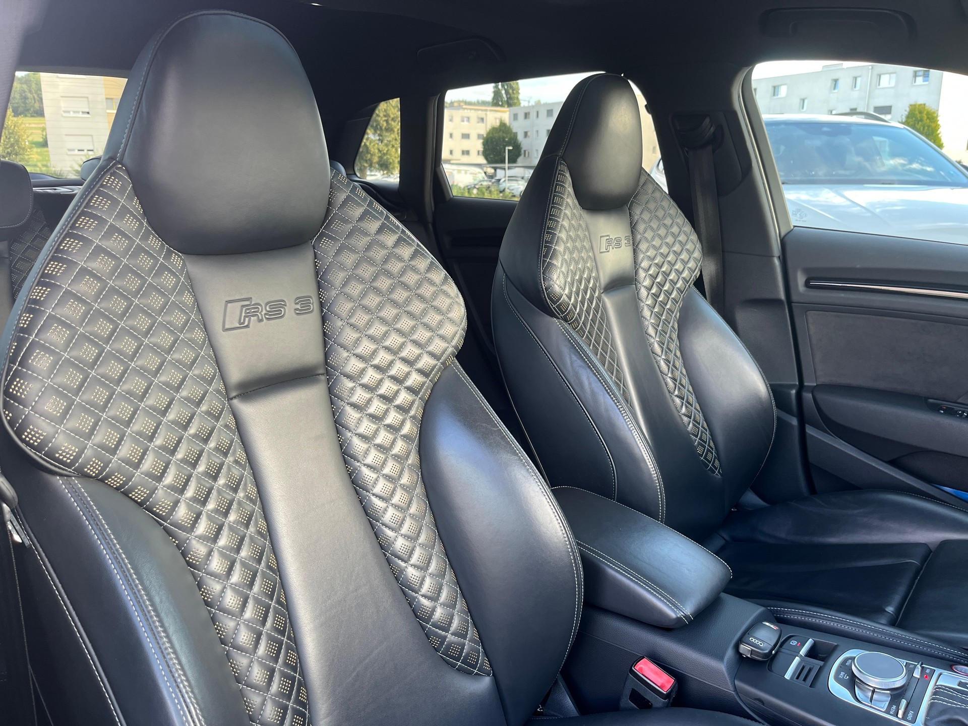 AUDI RS3 2.5 TSI quattro S-tronic Sportback. Gris Daytona, toutes options, très soigné, comme neuve!-image-14
