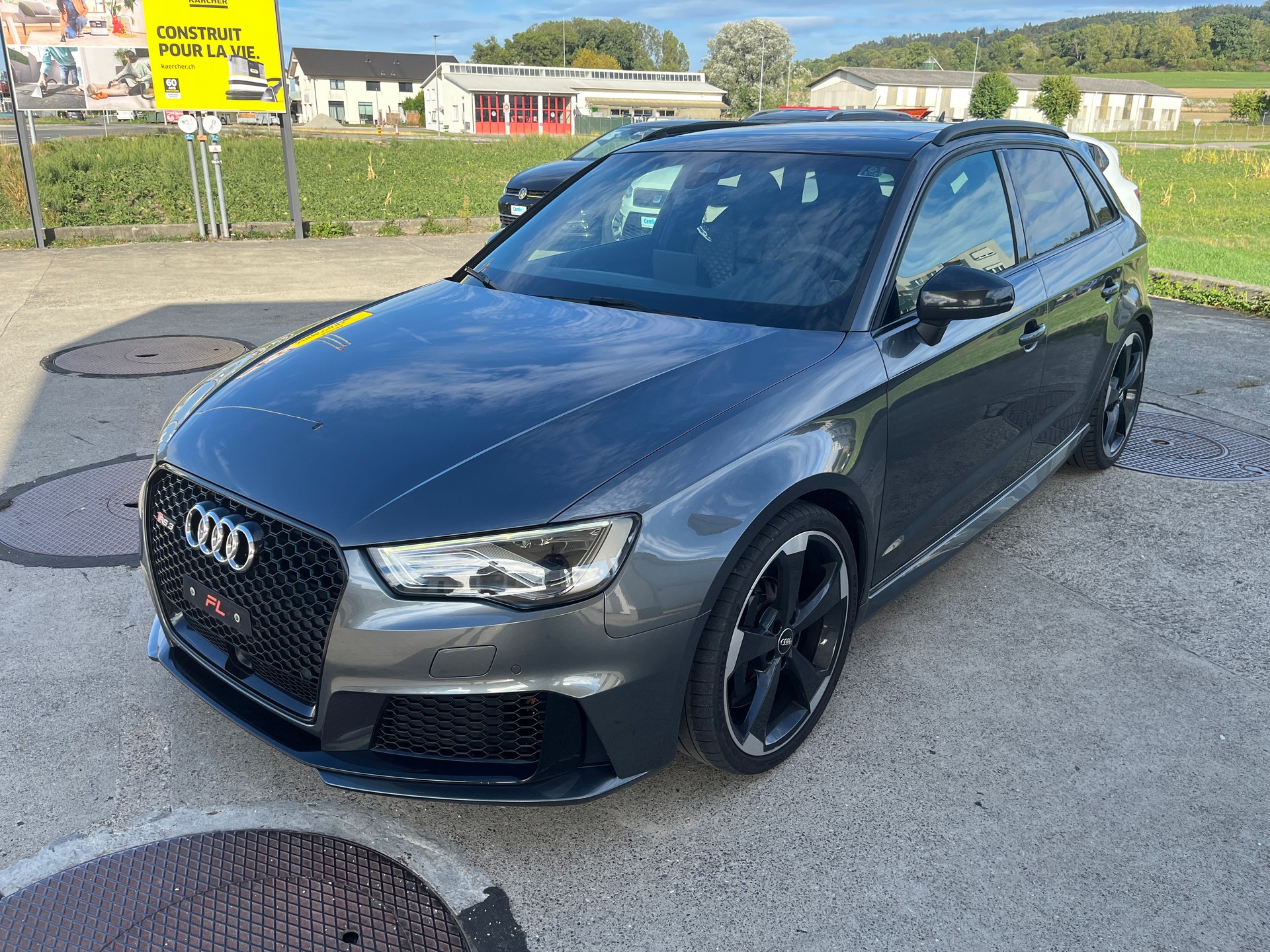 AUDI RS3 2.5 TSI quattro S-tronic Sportback. Gris Daytona, toutes options, très soigné, comme neuve!-image-1