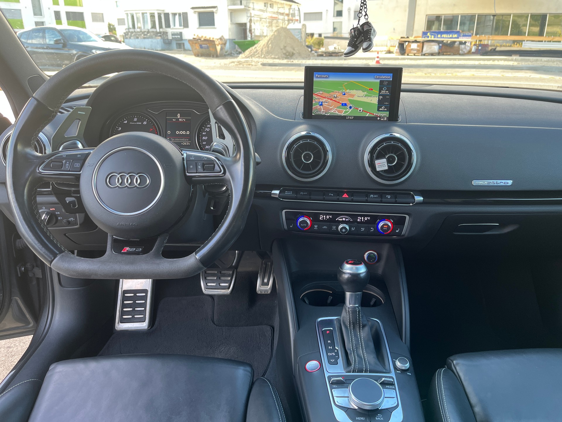 AUDI RS3 2.5 TSI quattro S-tronic Sportback. Gris Daytona, toutes options, très soigné, comme neuve!-image-8
