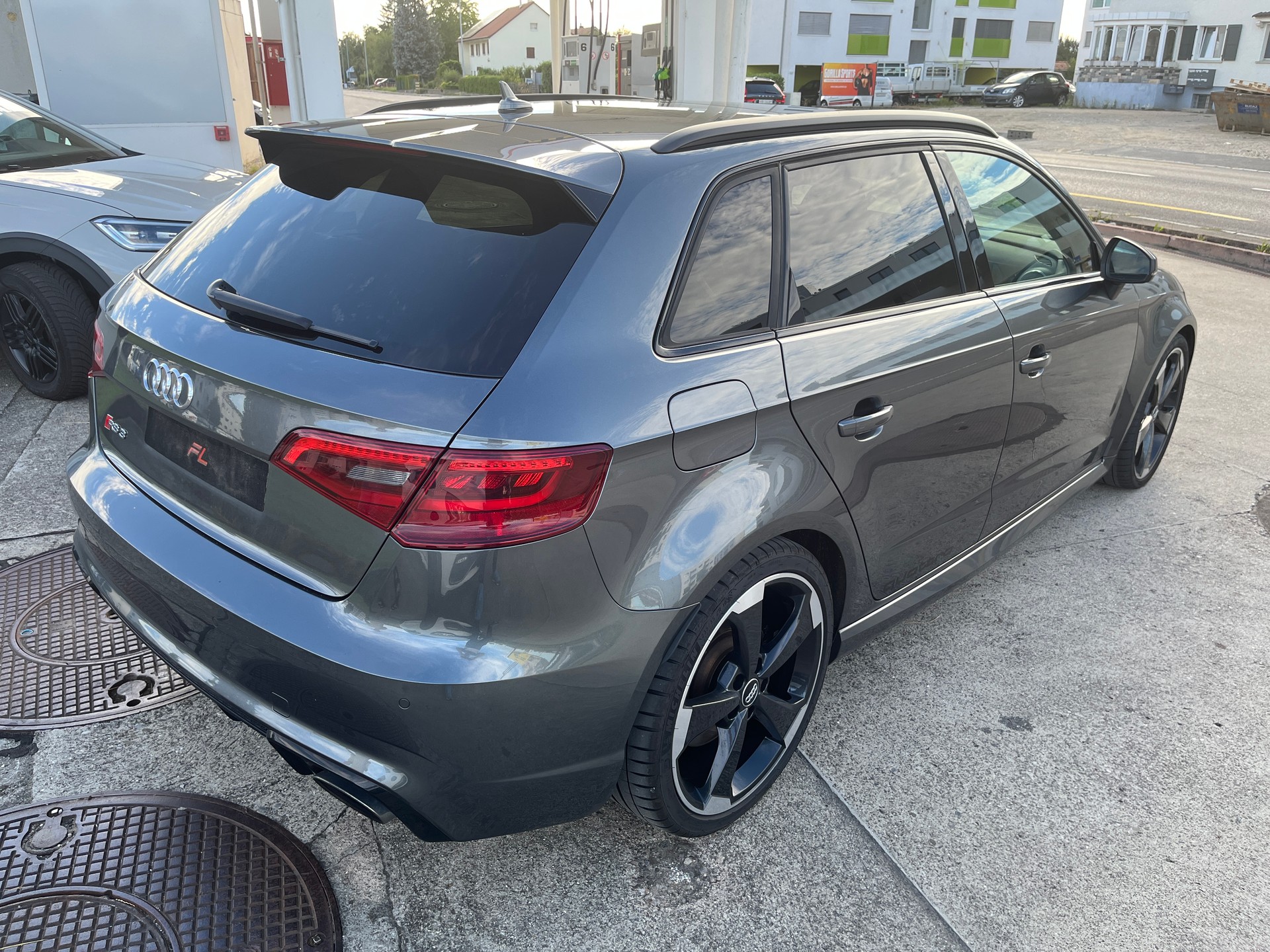 AUDI RS3 2.5 TSI quattro S-tronic Sportback. Gris Daytona, toutes options, très soigné, comme neuve!-image-3