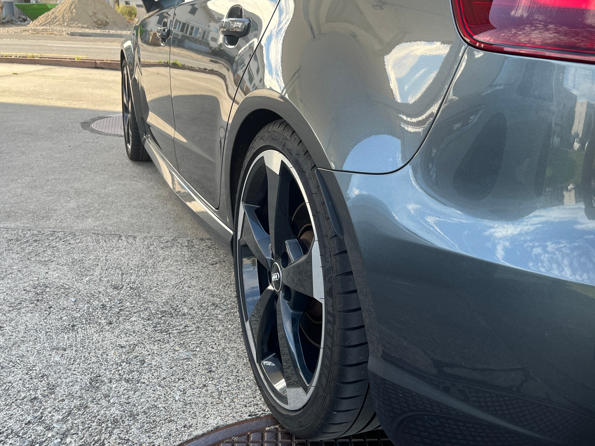 AUDI RS3 2.5 TSI quattro S-tronic Sportback. Gris Daytona, toutes options, très soigné, comme neuve!-image-4
