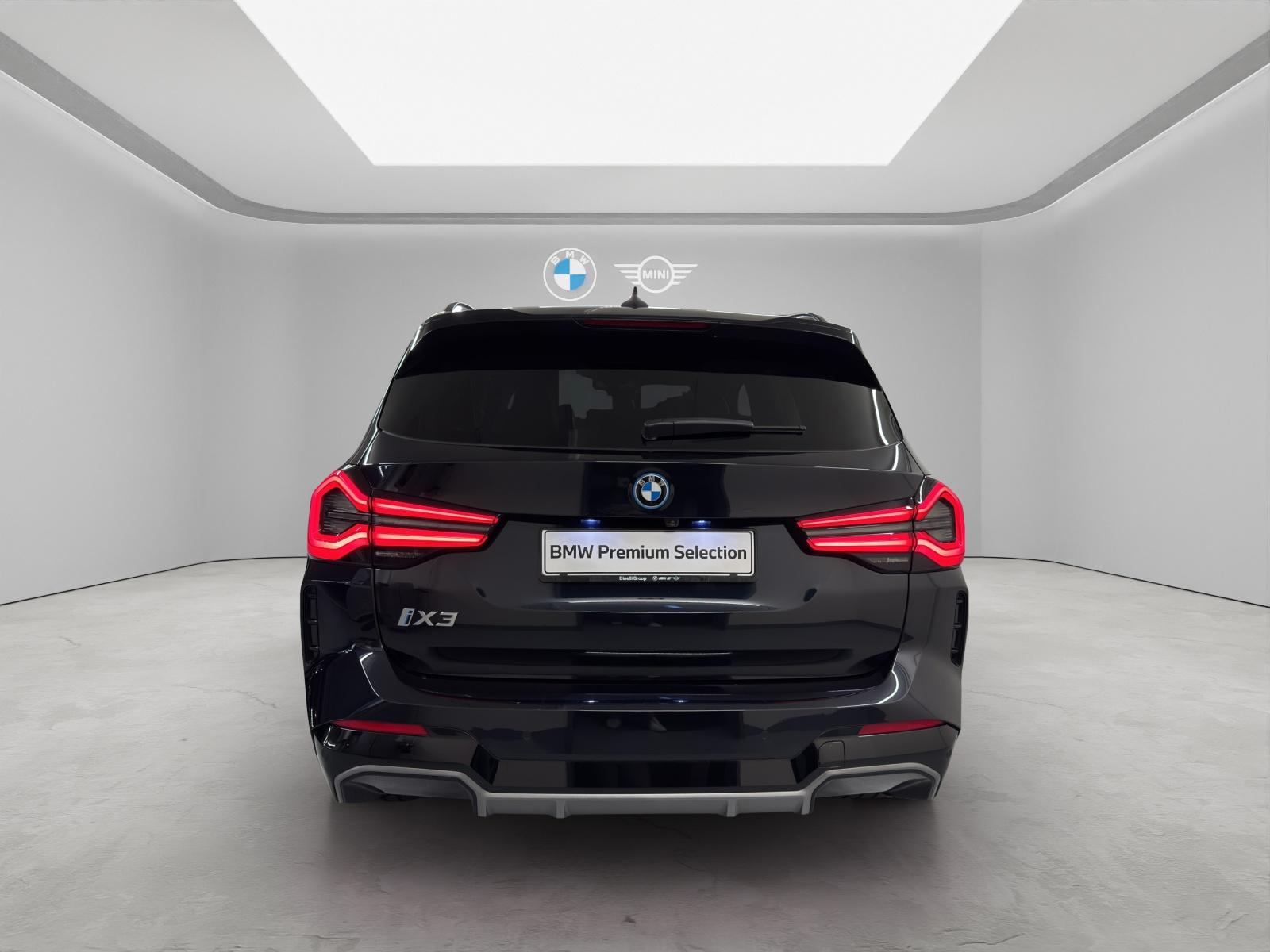 BMW iX3 G08 E-Motor-showroom-element-3