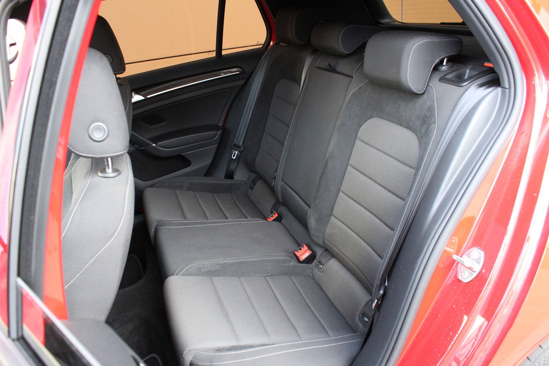 VW Golf 2.0 TSI R 4Motion DSG-image-10