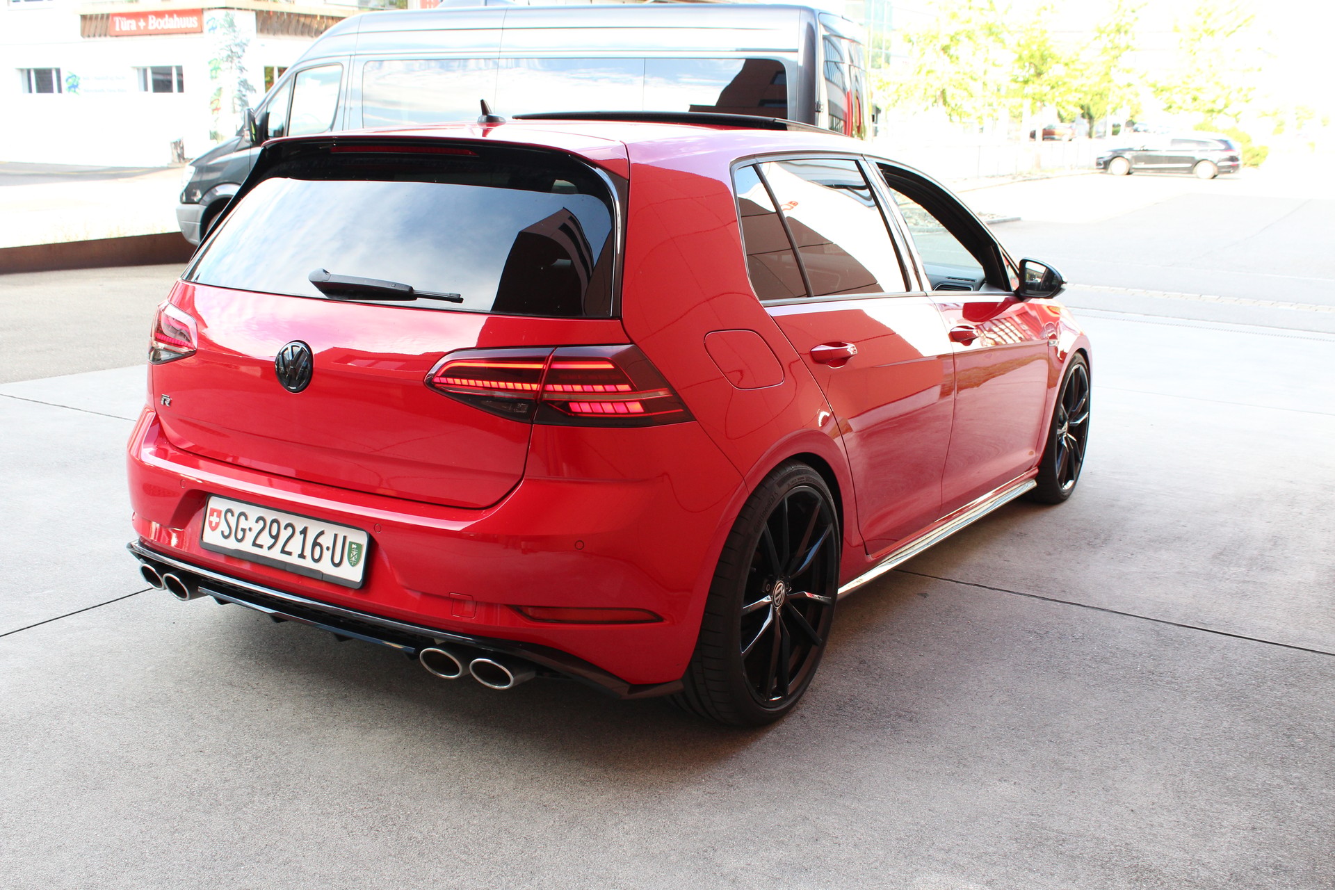 VW Golf 2.0 TSI R 4Motion DSG-image-5