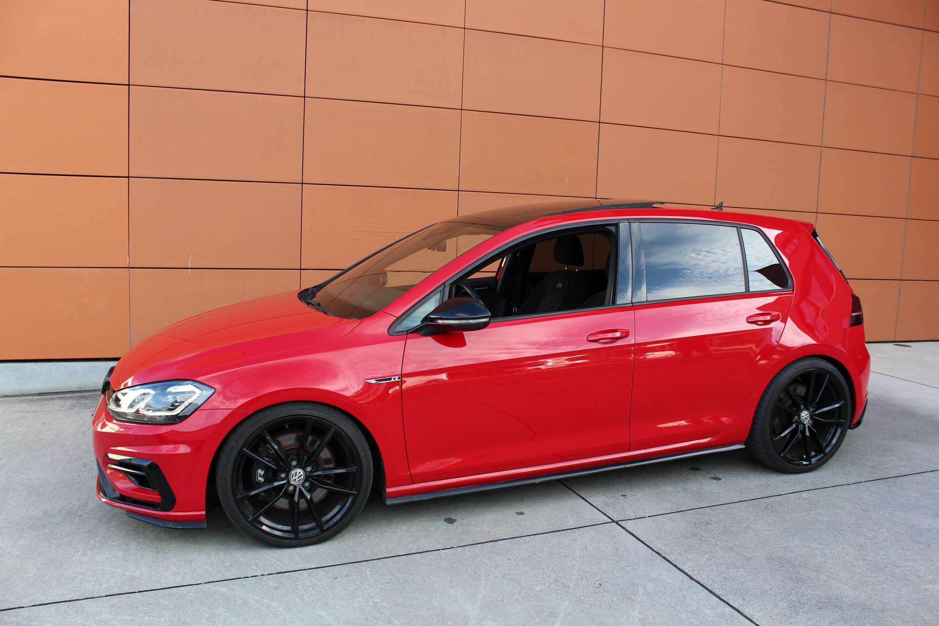 VW Golf 2.0 TSI R 4Motion DSG-image-2