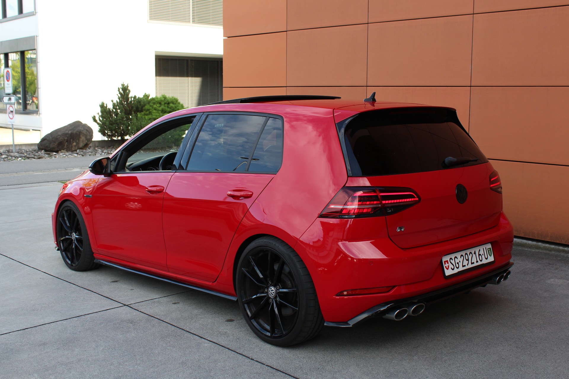 VW Golf 2.0 TSI R 4Motion DSG-image-3