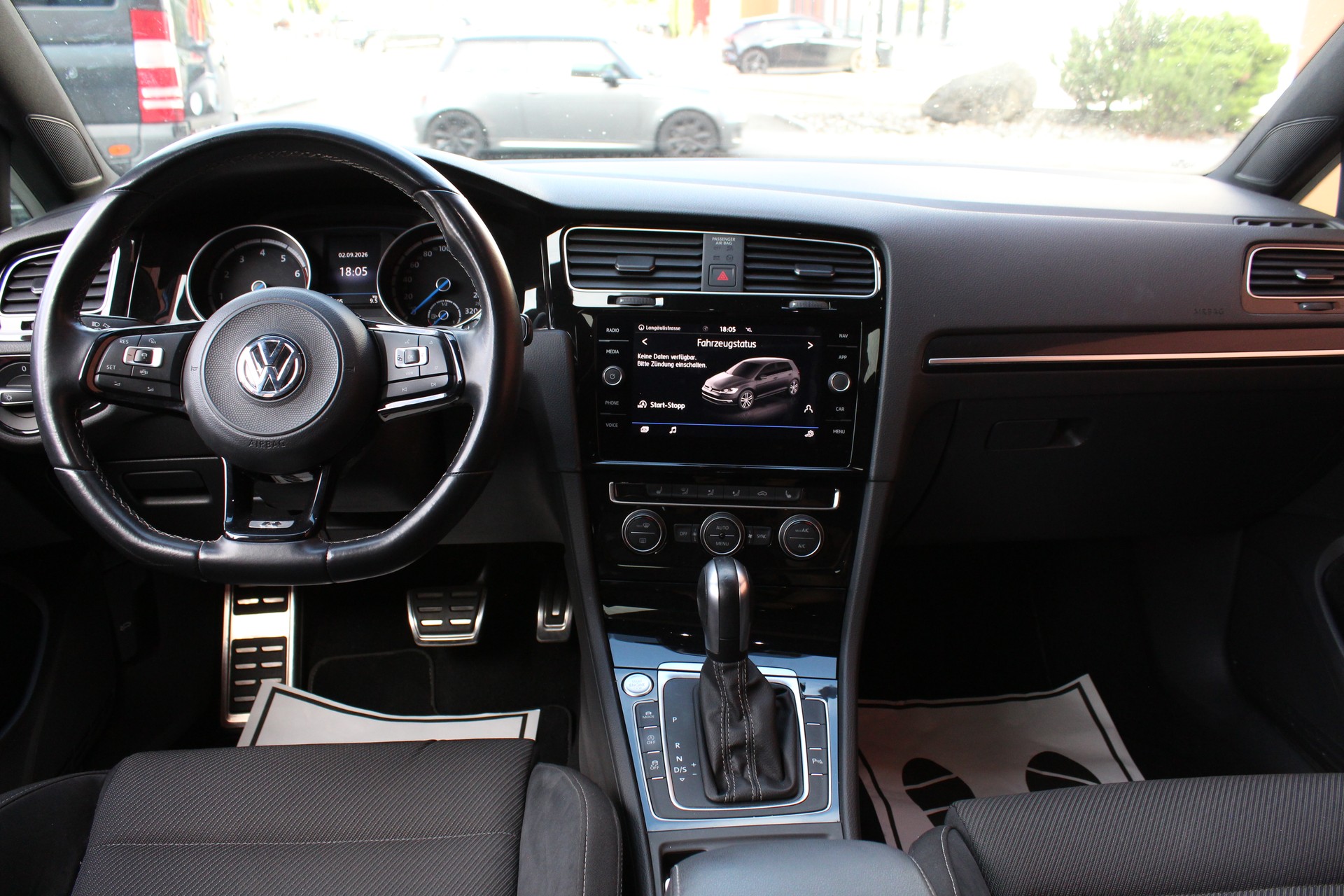 VW Golf 2.0 TSI R 4Motion DSG-image-7