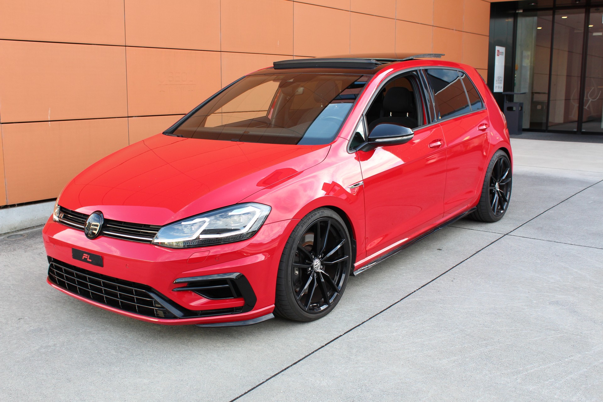 VW Golf 2.0 TSI R 4Motion DSG-image-1
