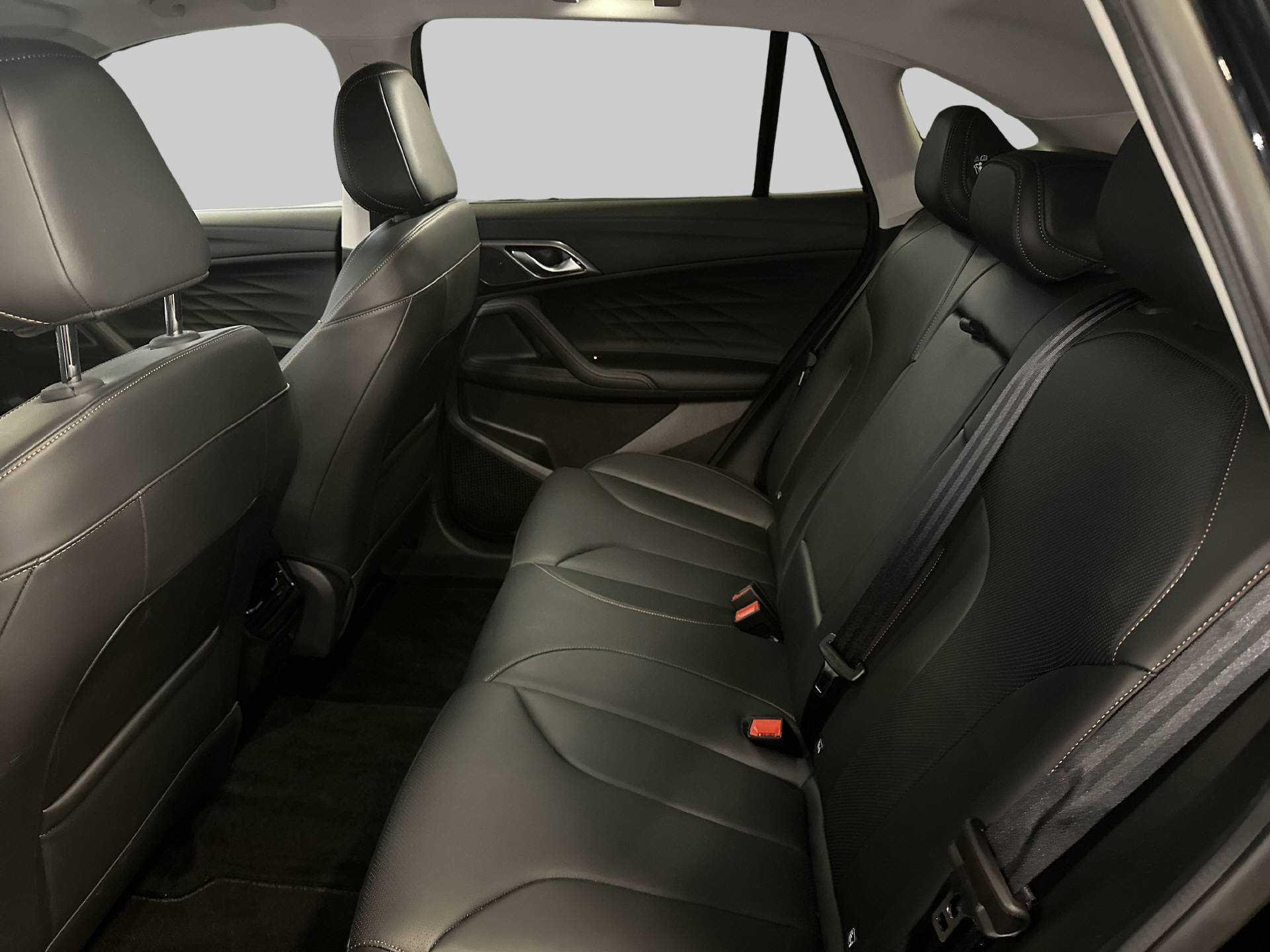 MG HS 1.5 Hybrid Luxury-image-8