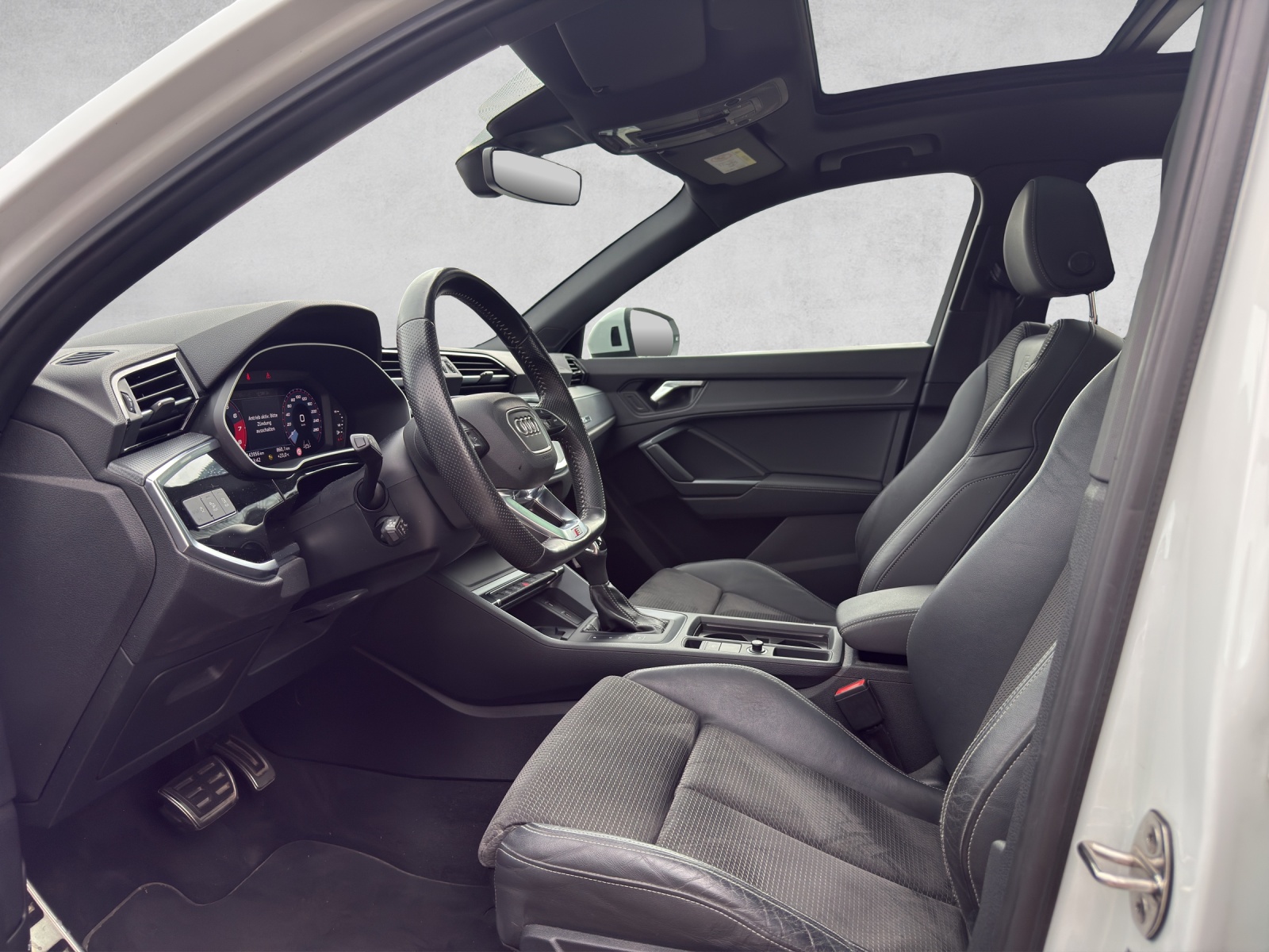 AUDI Q3 35 TFSI S line S-tronic-image-8