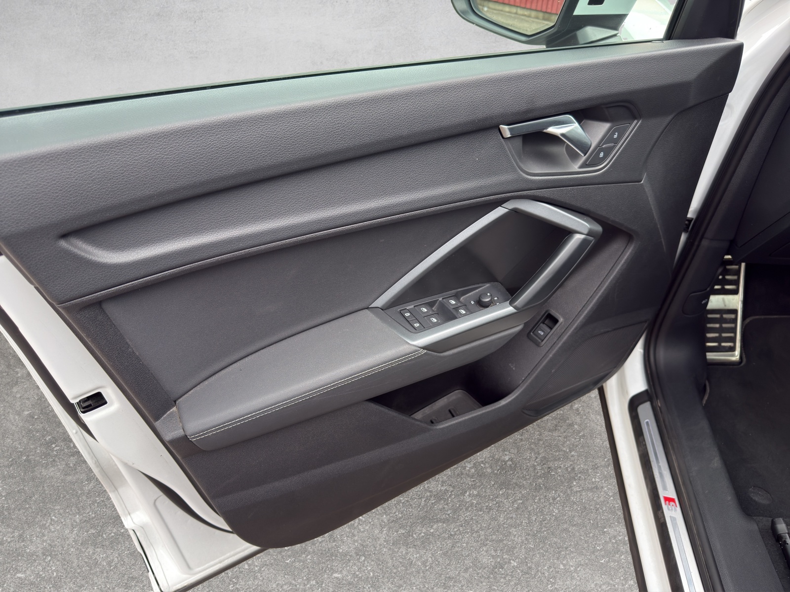 AUDI Q3 35 TFSI S line S-tronic-image-14