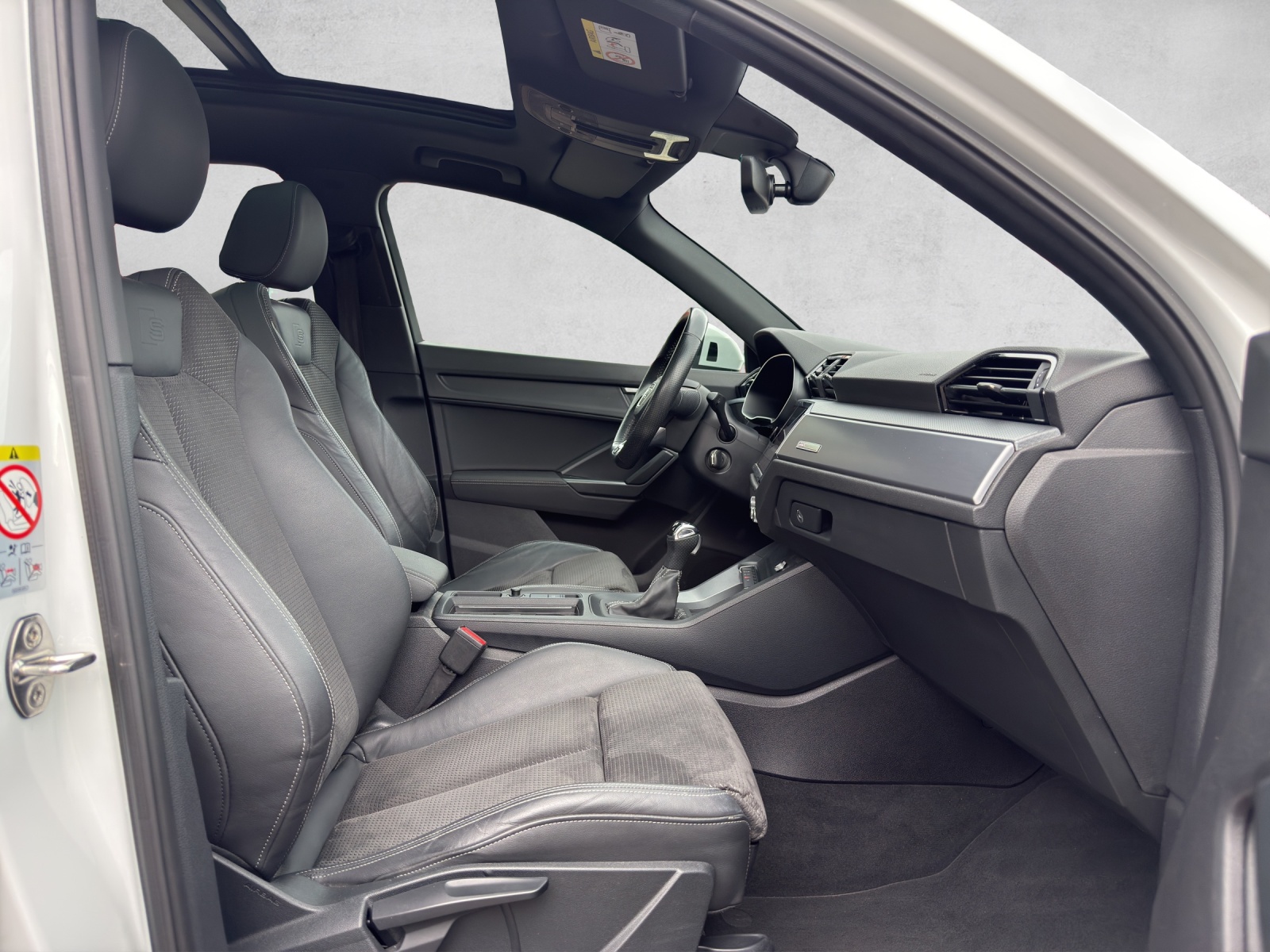 AUDI Q3 35 TFSI S line S-tronic-image-15