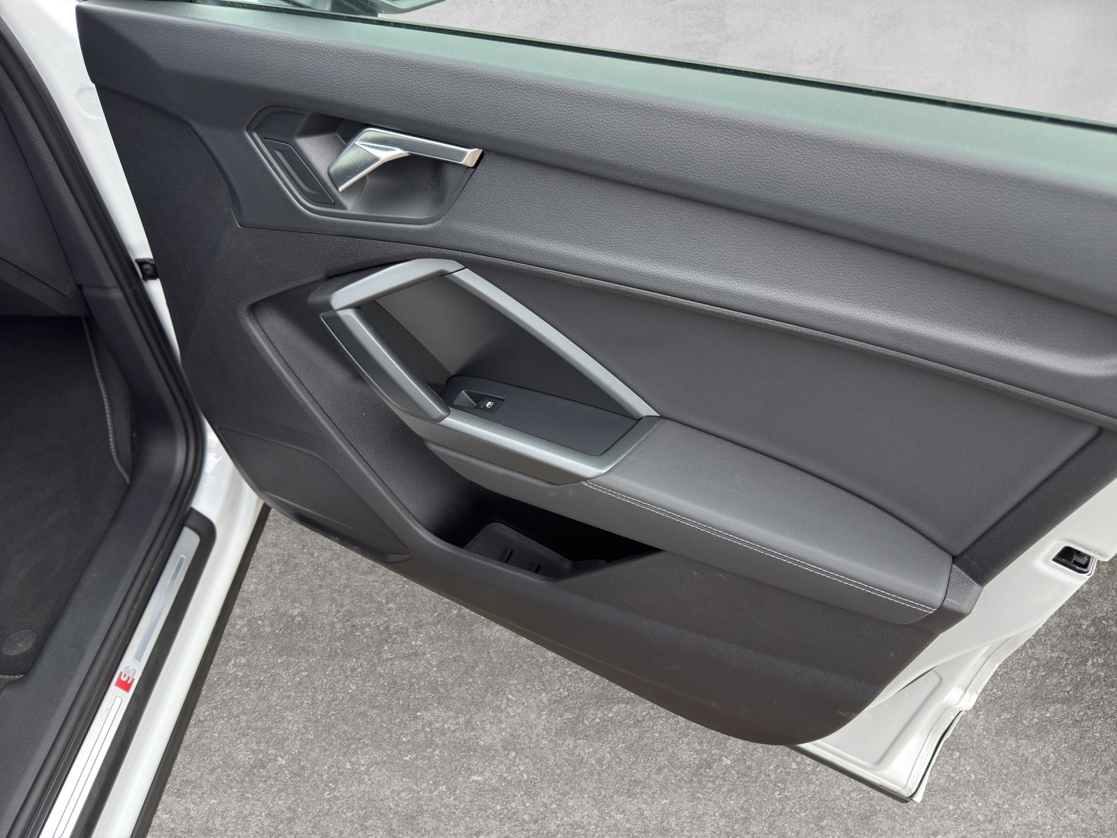 AUDI Q3 35 TFSI S line S-tronic-image-16