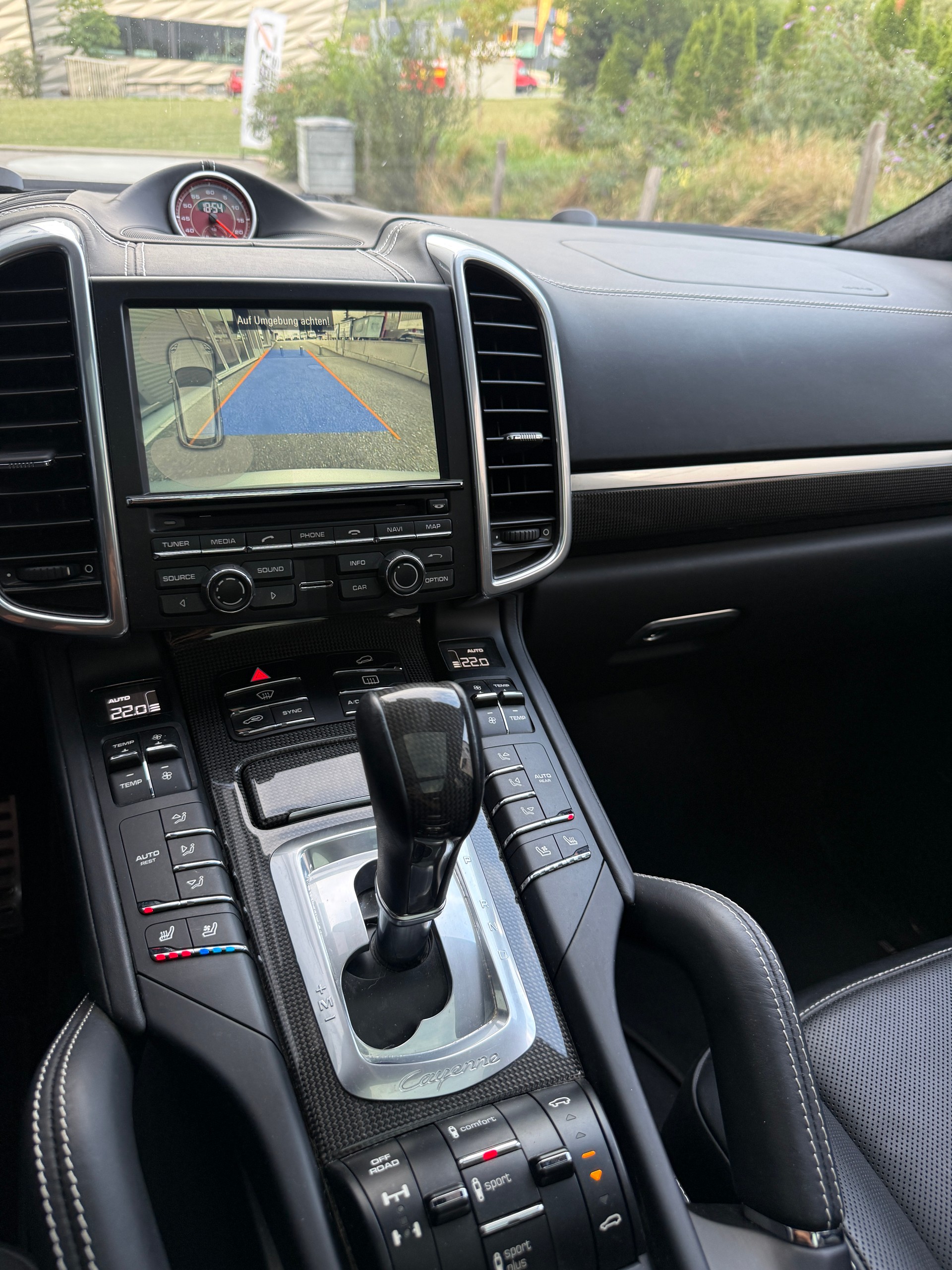 PORSCHE Cayenne Turbo S-image-9