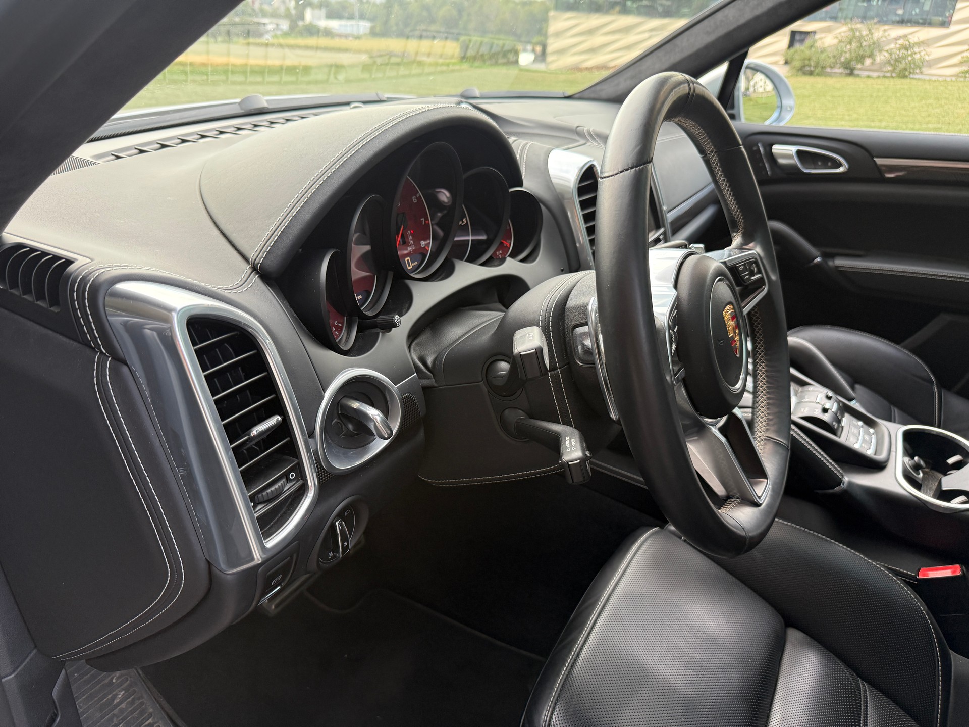 PORSCHE Cayenne Turbo S-image-8