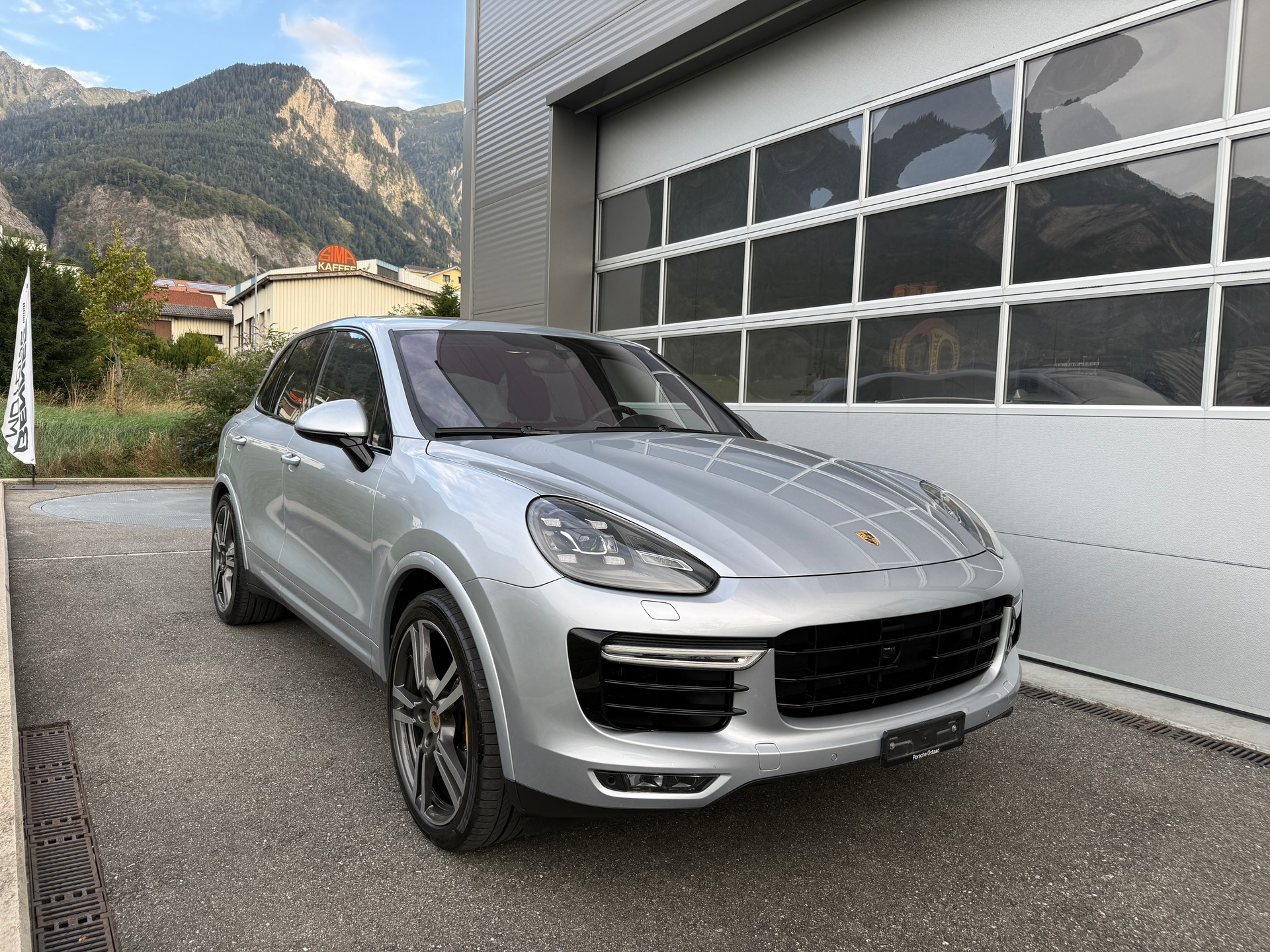 PORSCHE Cayenne Turbo S-image-1