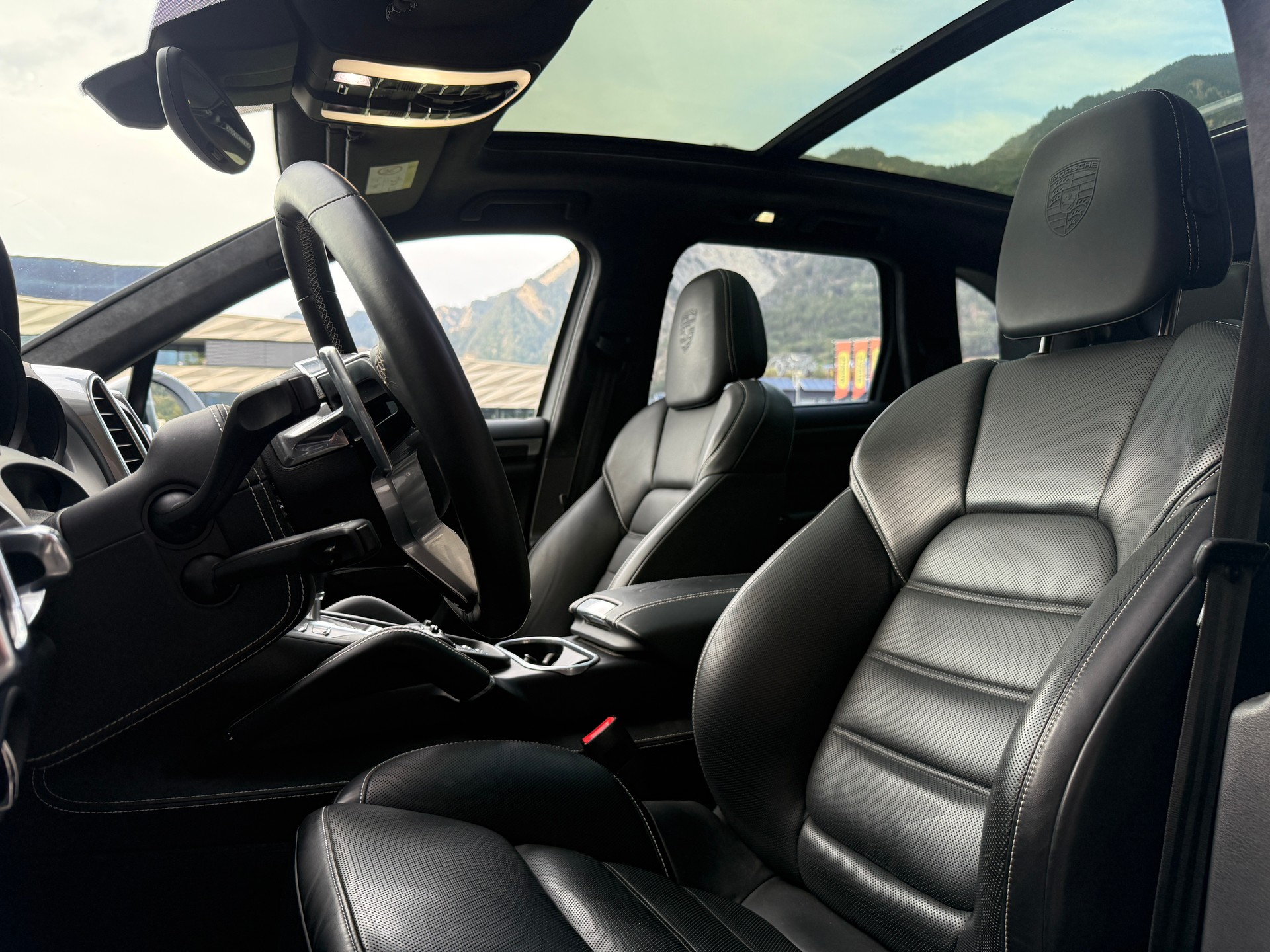 PORSCHE Cayenne Turbo S-image-7