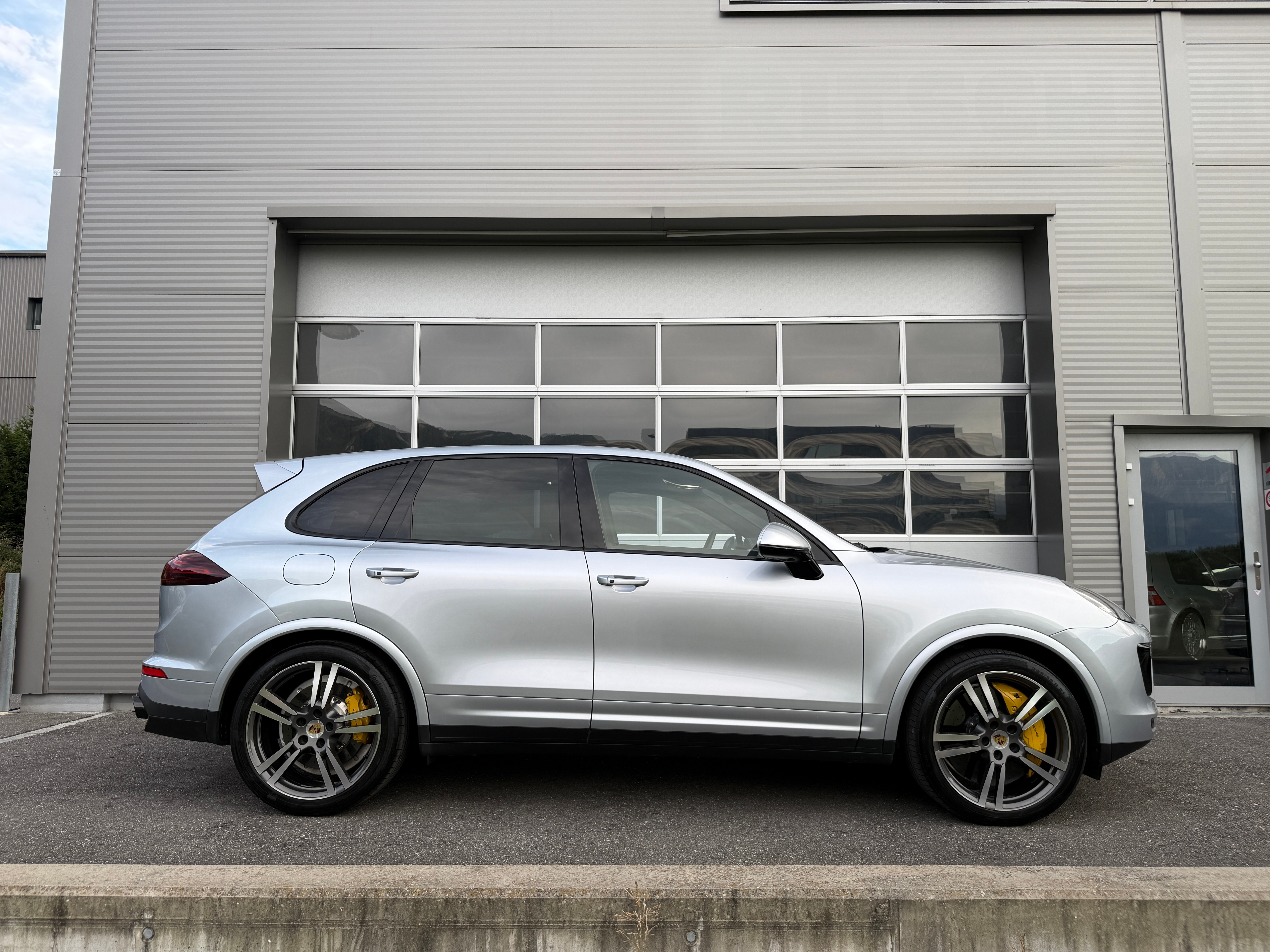 PORSCHE Cayenne Turbo S — slika 1